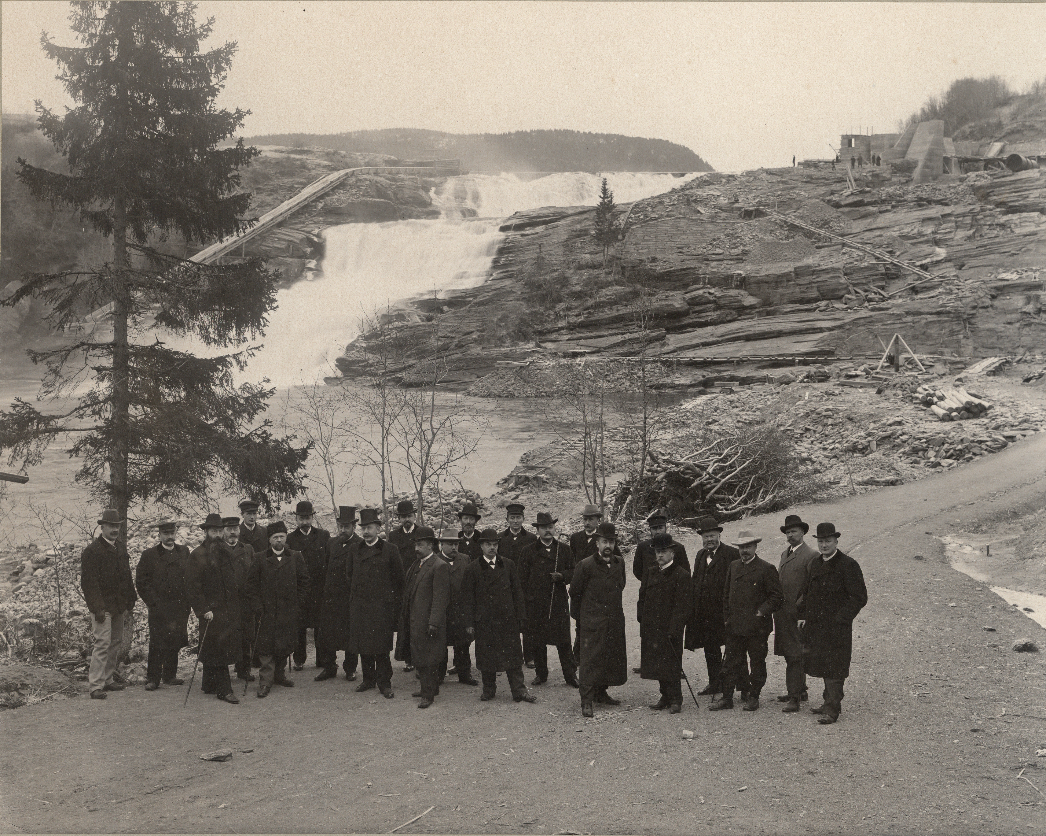 Befaring ved Øvre Leirfoss Kraftverk (1901) (8056686255)