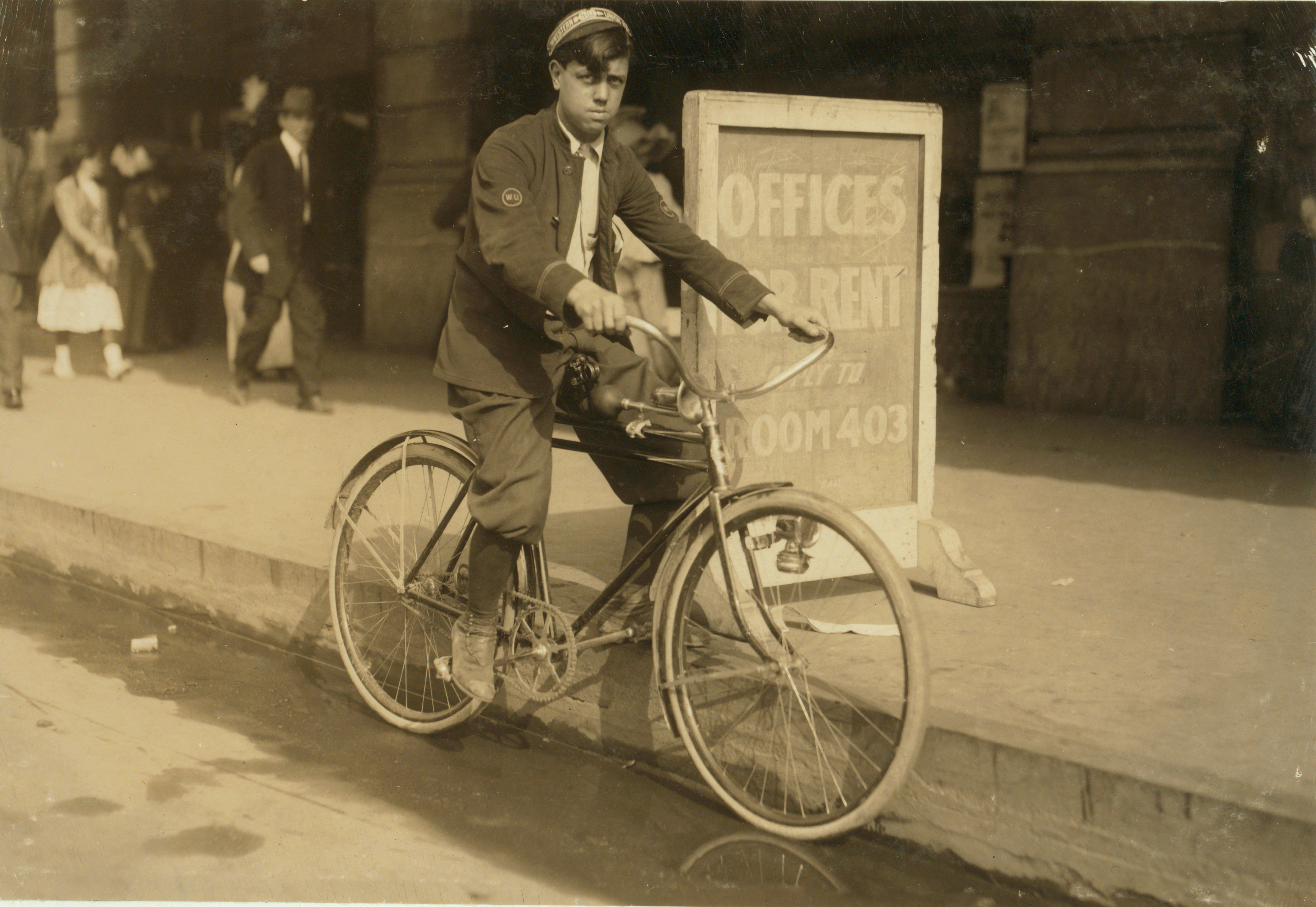BicycleMessengerNewOrleans1913Hine