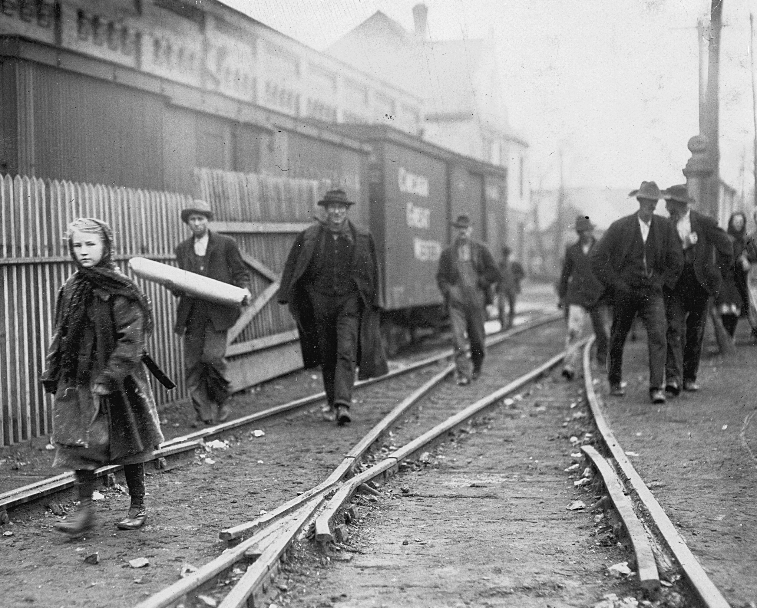 Brookside-cotton-mill-workers-hine-tn1crop