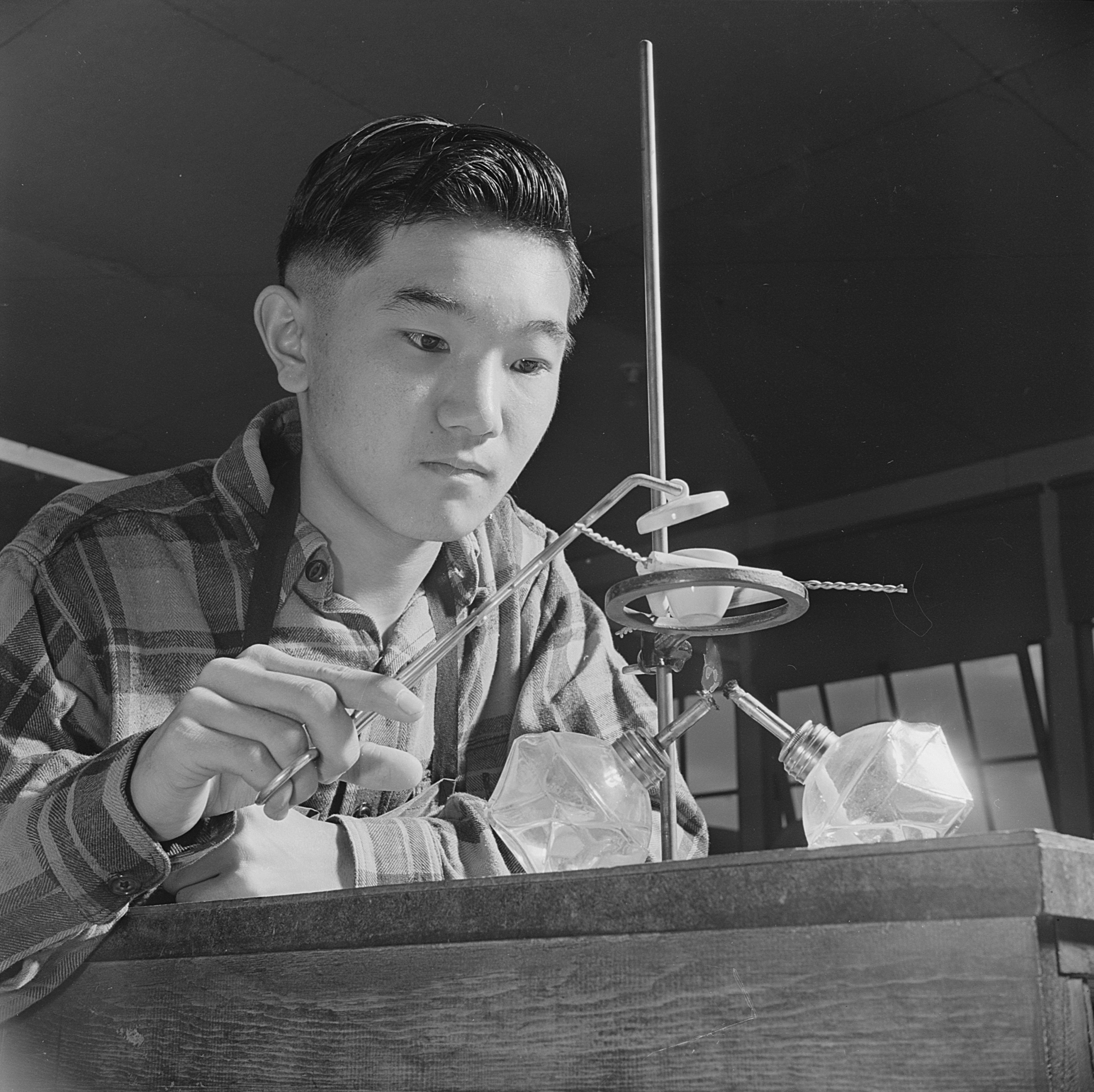 Chemistry class (Harry Ishigaki)