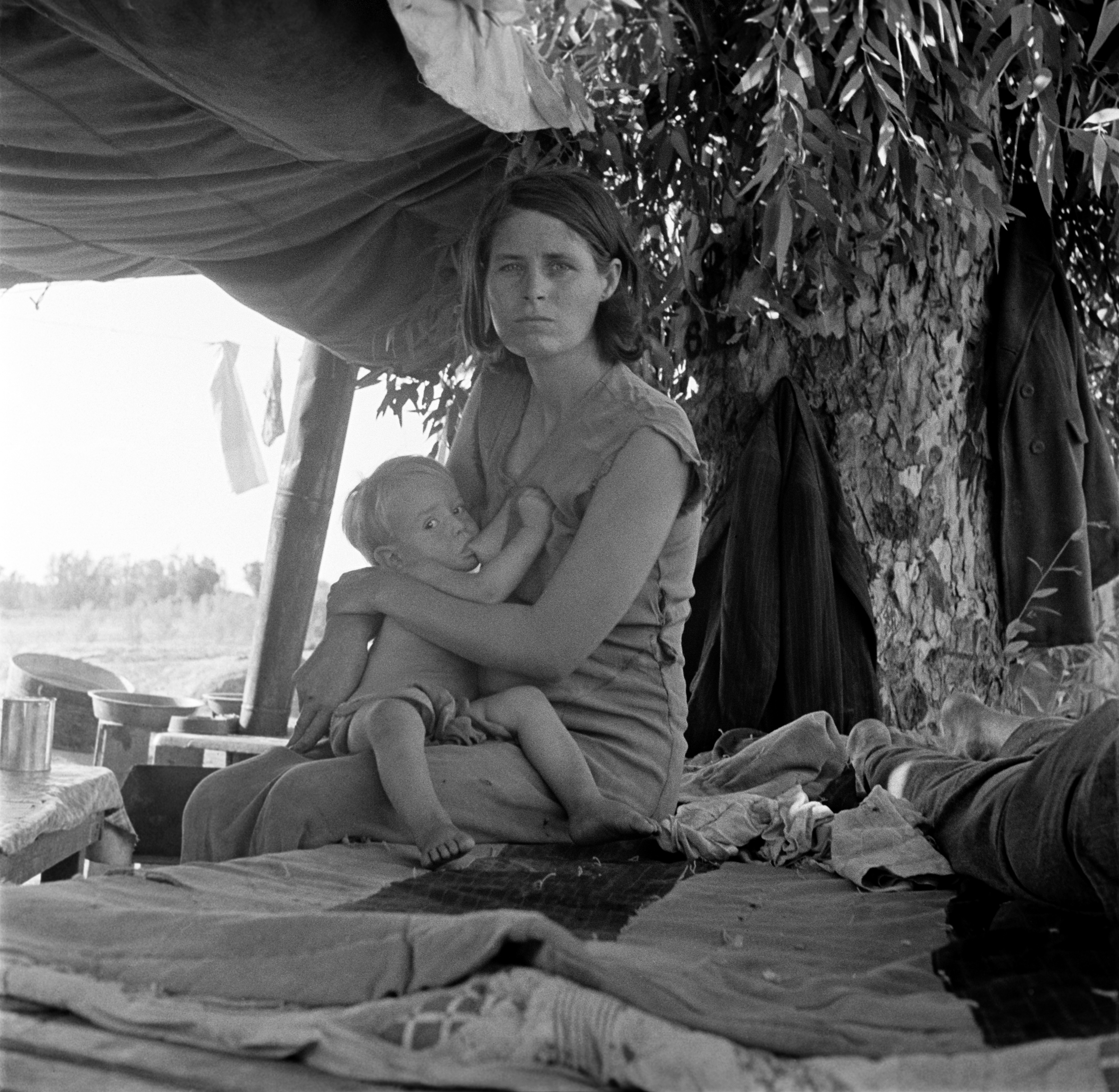 Dorothea Lange, Drought refugees from Oklahoma camping by the roadside, Blythe, California, 1936