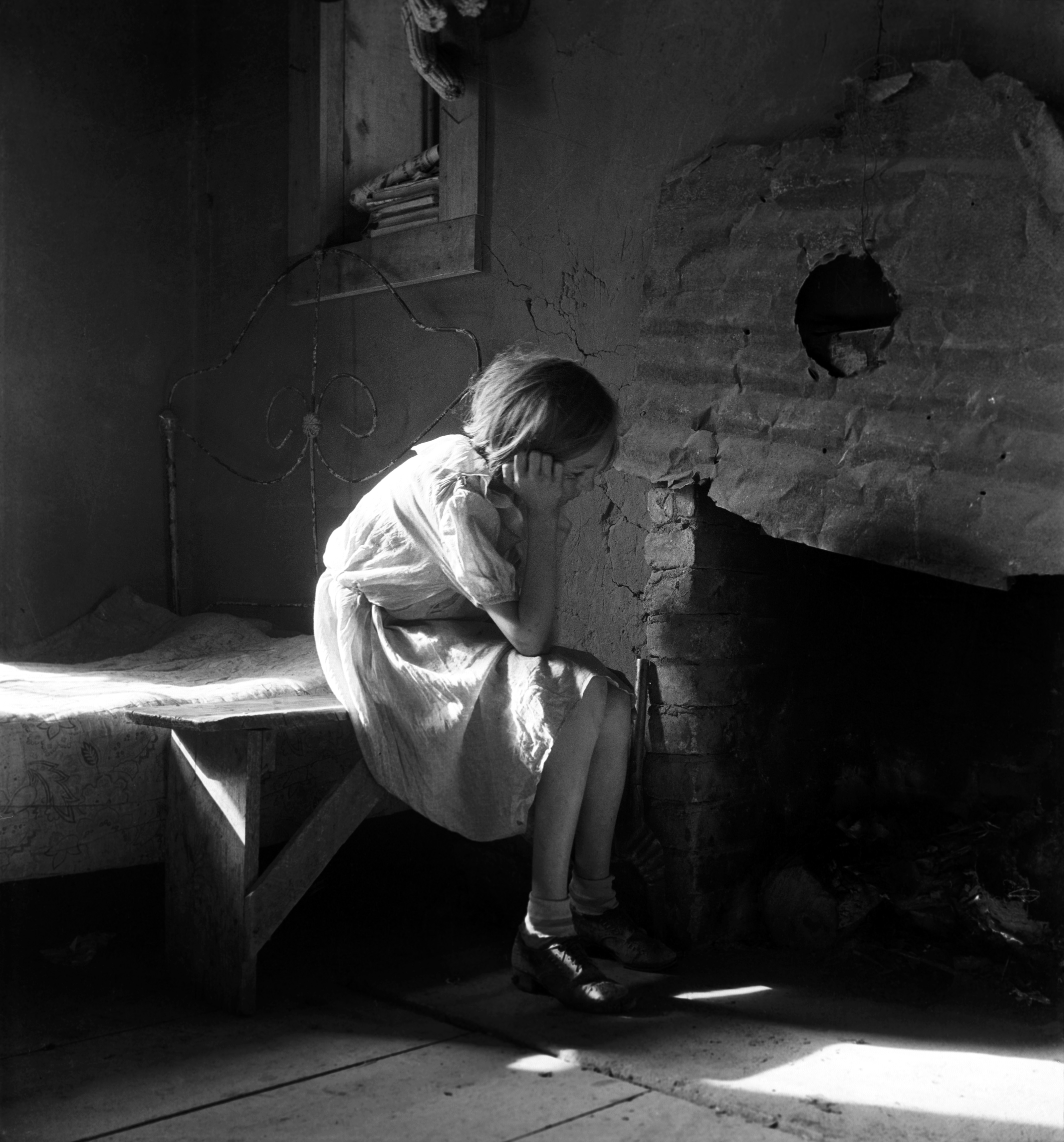 Dorothea Lange, Resettled farm child, New Mexico, 1935
