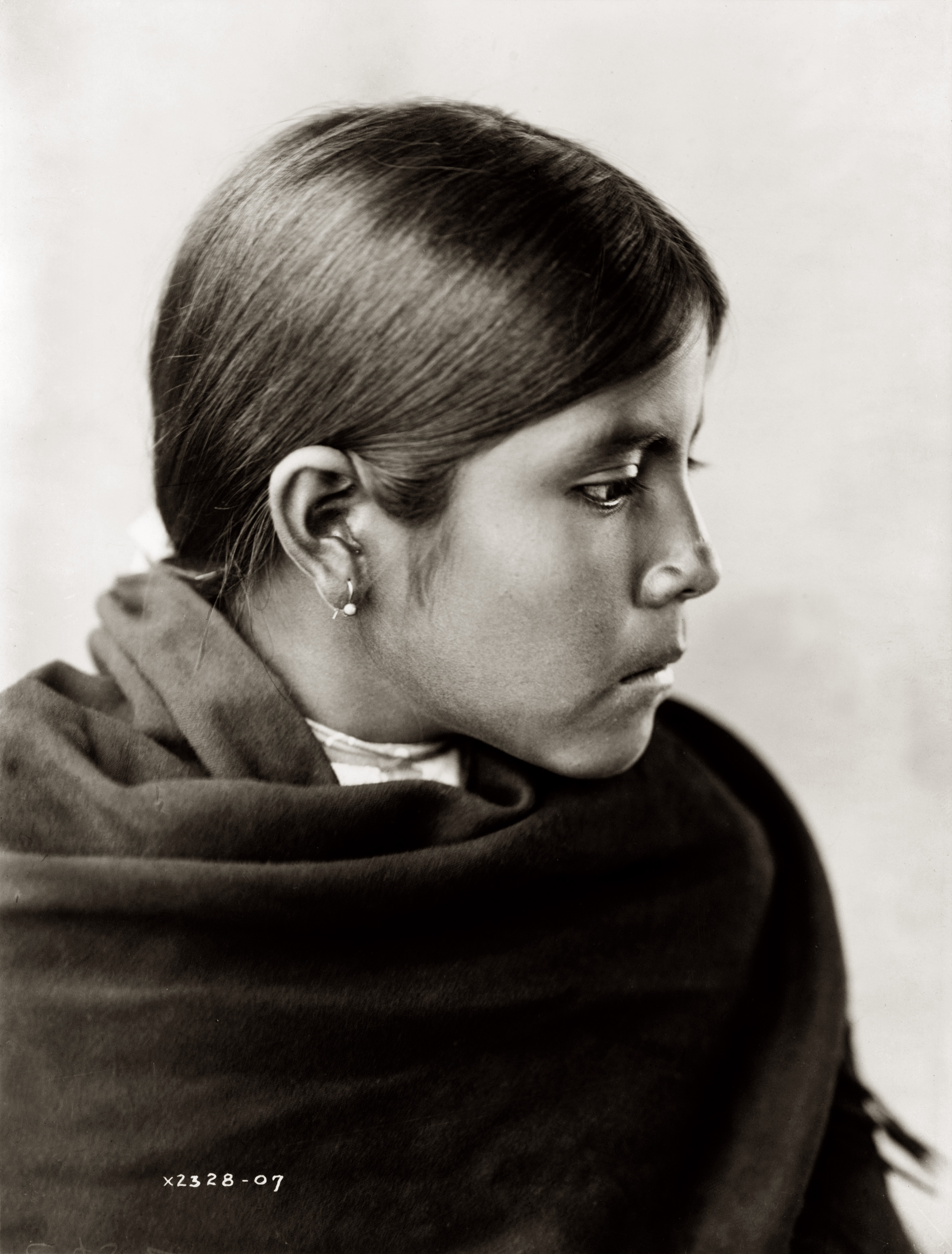 Edward S. Curtis, Qahatika girl, Arizona, 1907