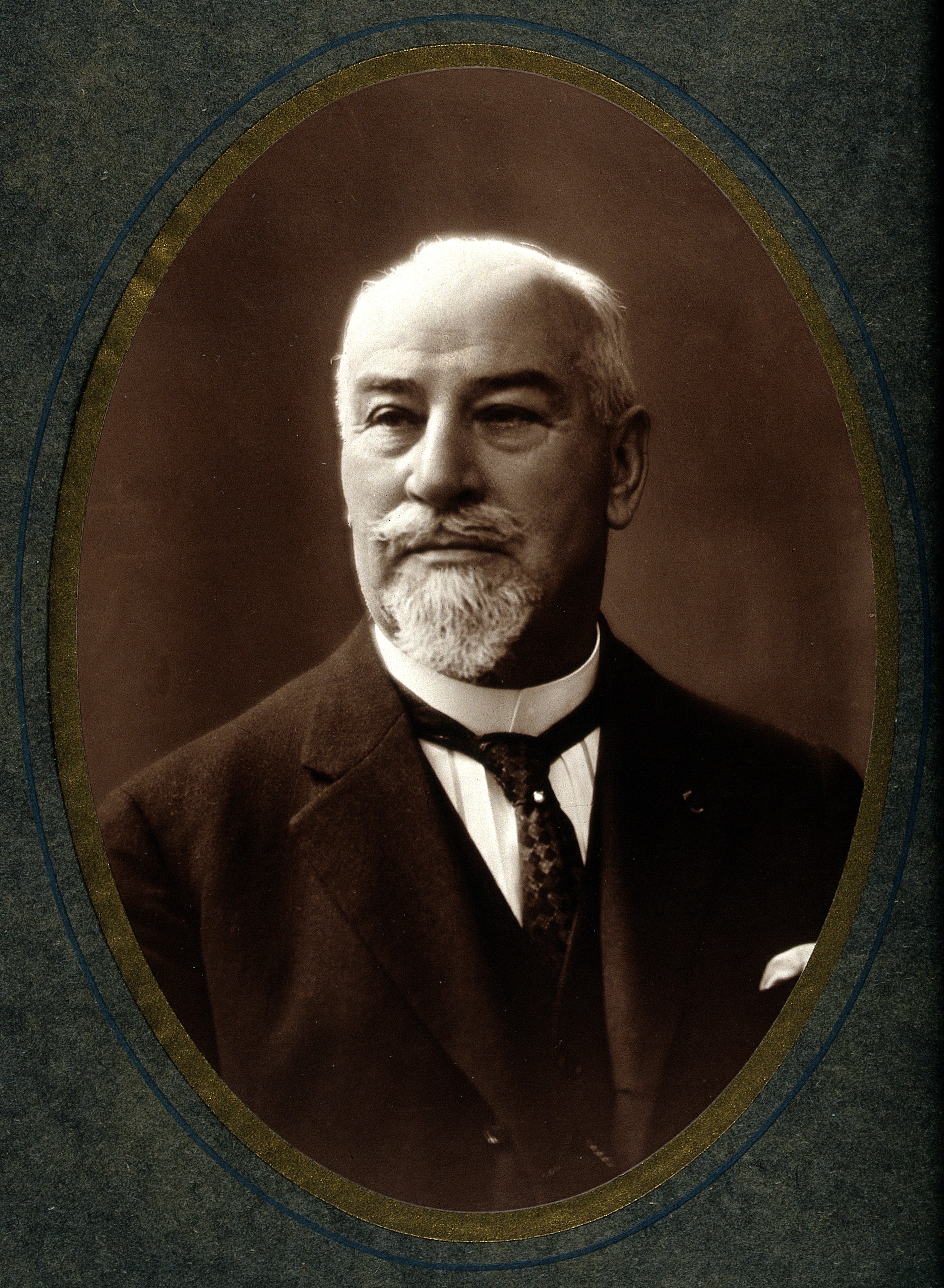 Emile-Jean Moure. Photograph by J. Serini. Wellcome V0028174