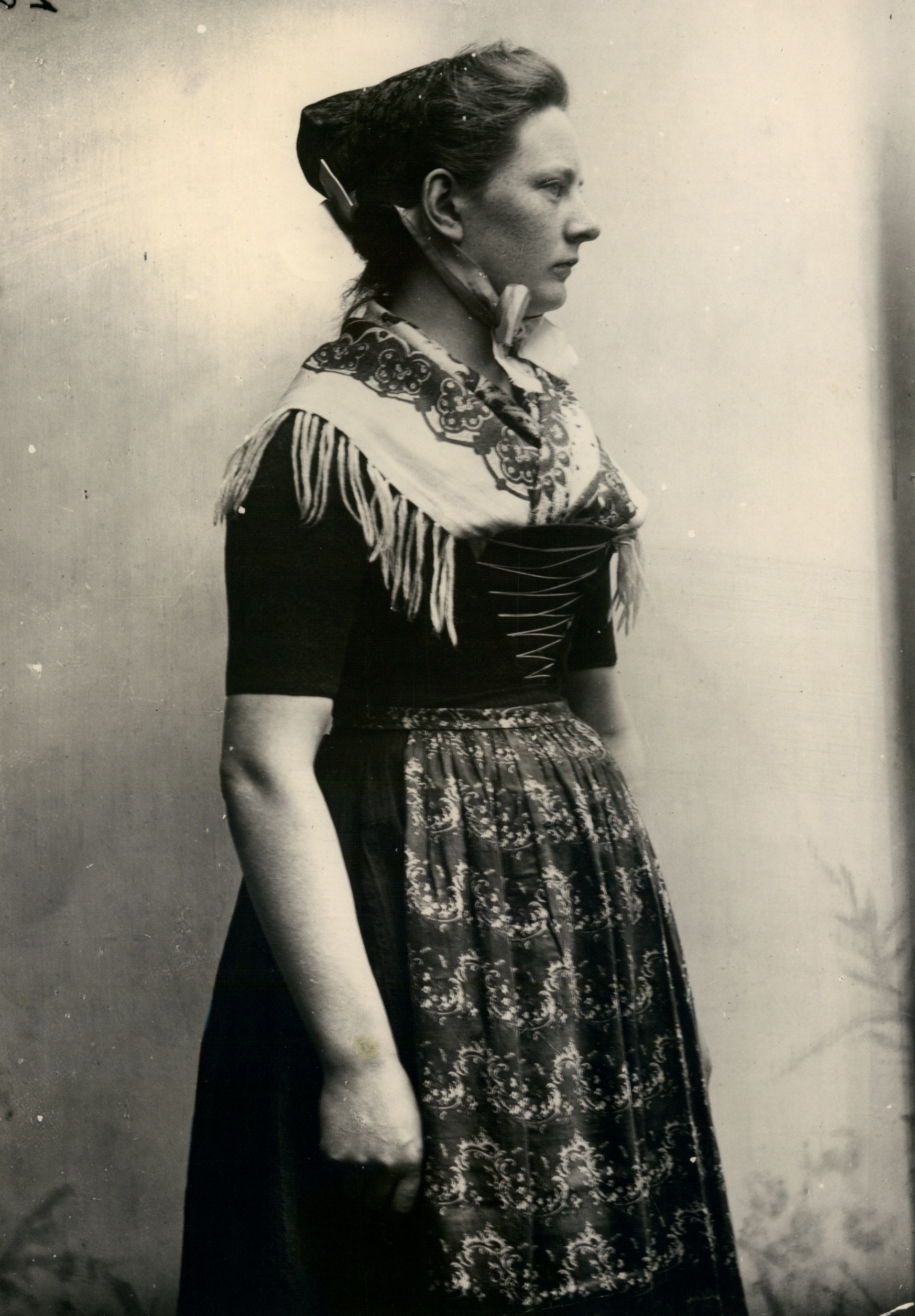 Færøsk kvinde, 1898 (DNT-71338)