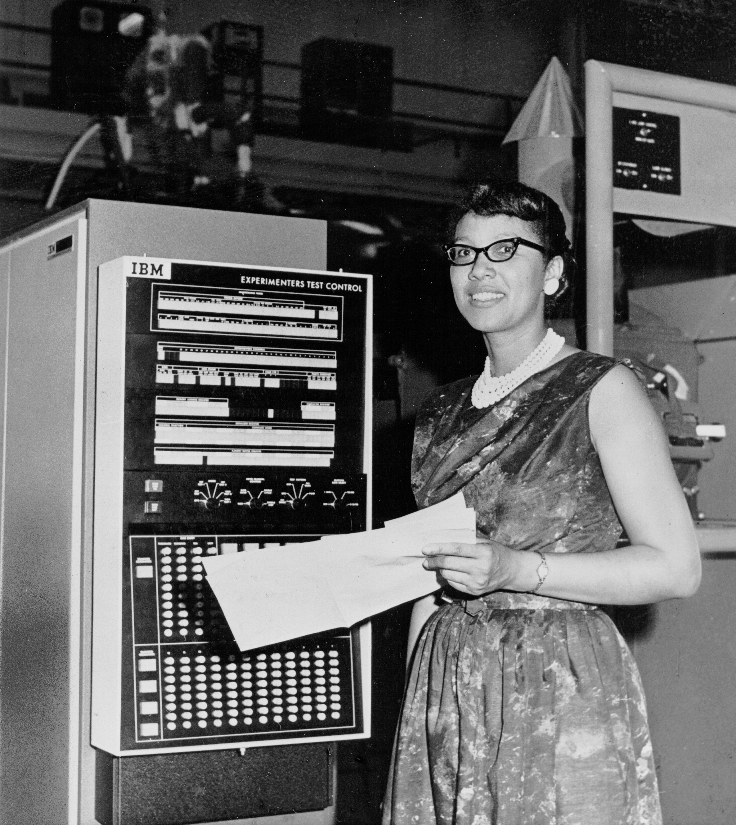 Female Computer - GPN-2000-001647
