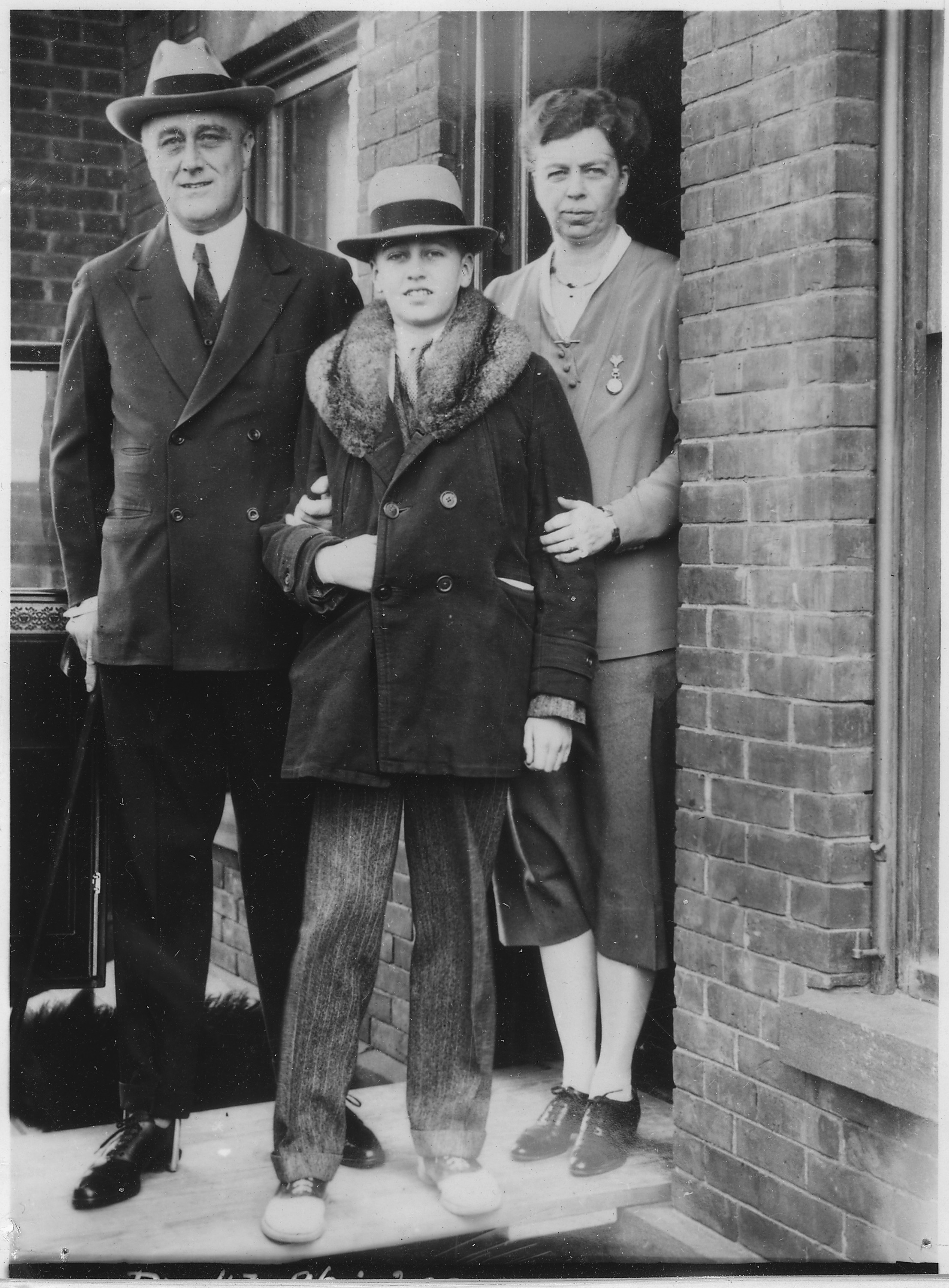 Franklin D. Roosevelt, Eleanor Roosevelt, and John R.in Albany, New York - NARA - 196847
