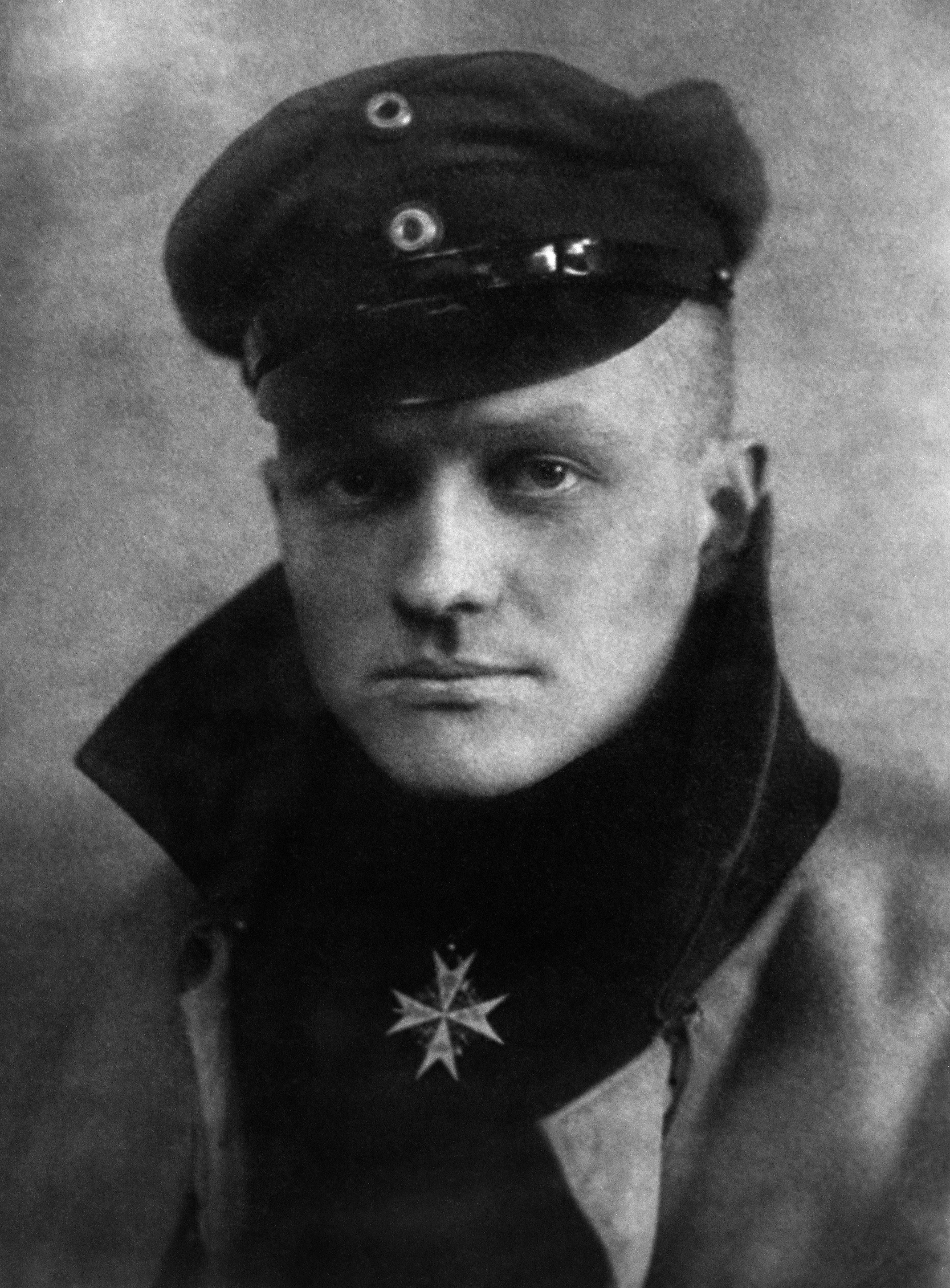 Freiherr Rittmeister von Richthofen. Baron Captain Manfred von Richthofen, circa 1917 - 540163 restored