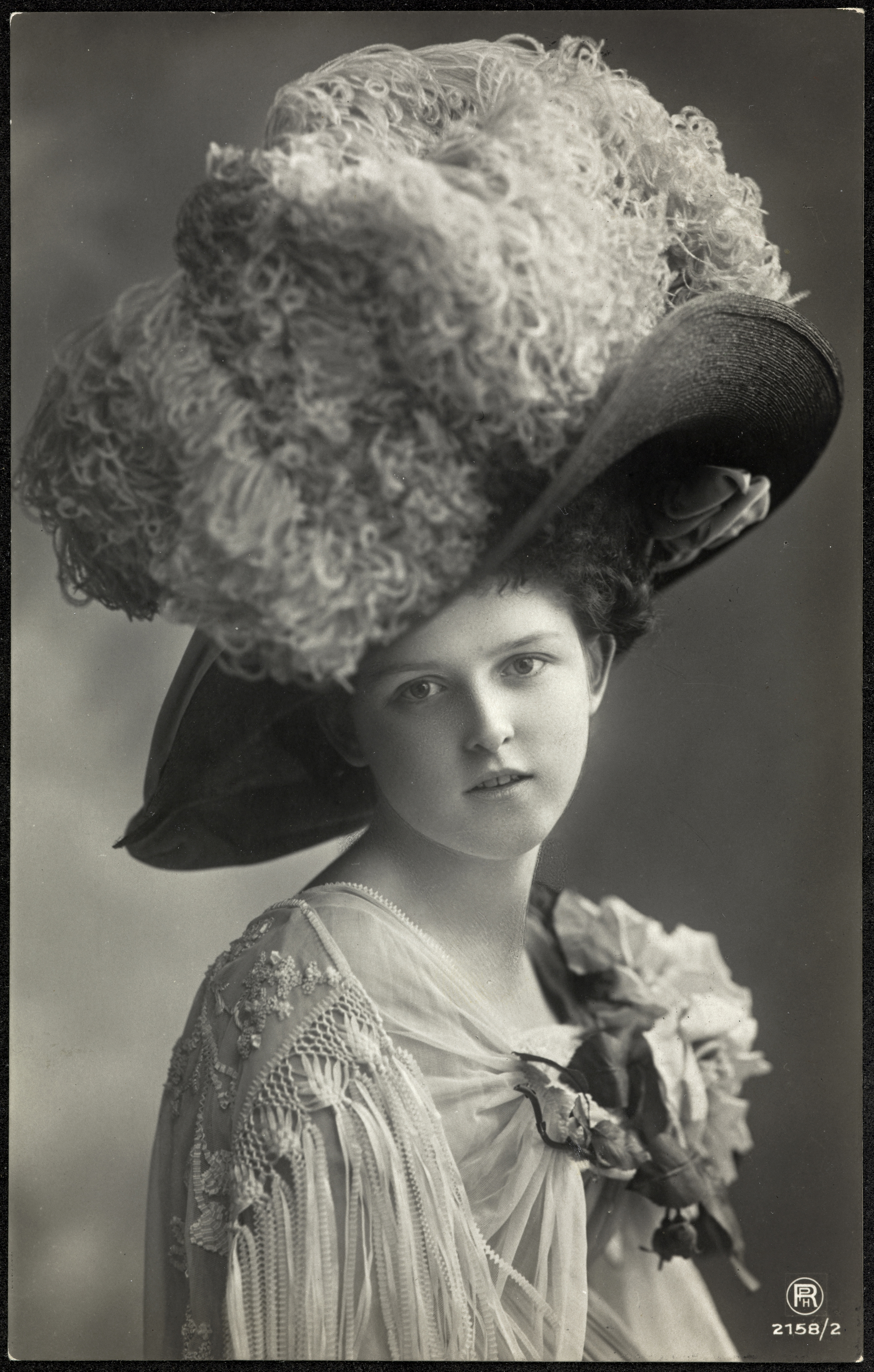 Hattemote, ca. 1909 (14274456454)