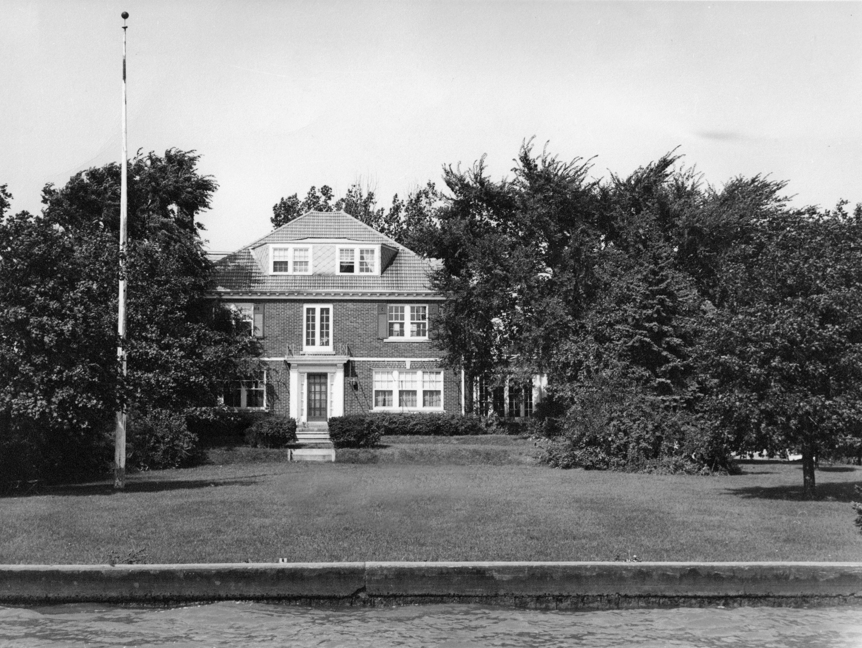 Home of William Thorp on Detroit River 1948
