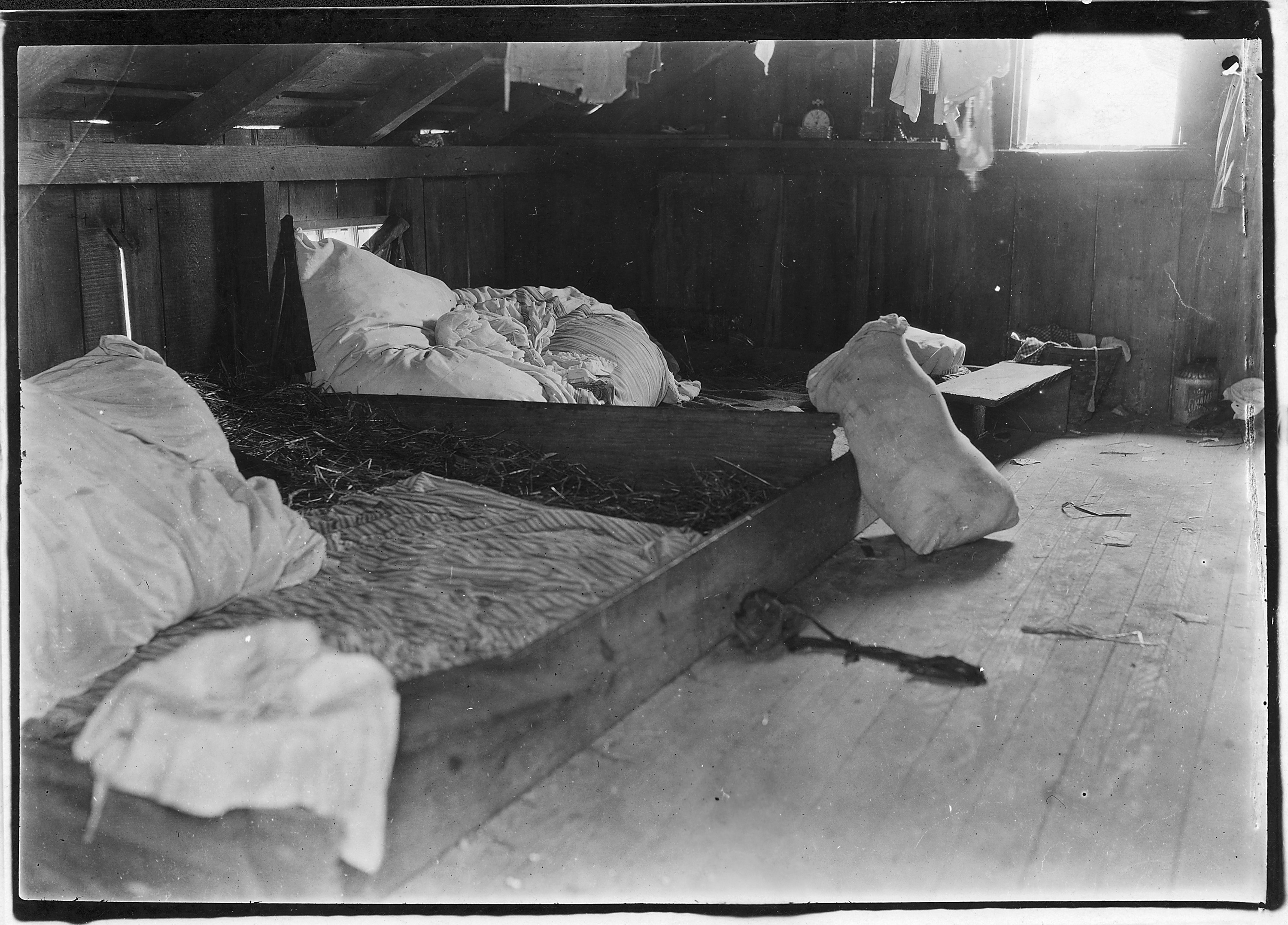 Interior of one family room on upper floor of one of the berry picker shacks, Bottomley's farm. Rock Creek, Md. - NARA - 523212