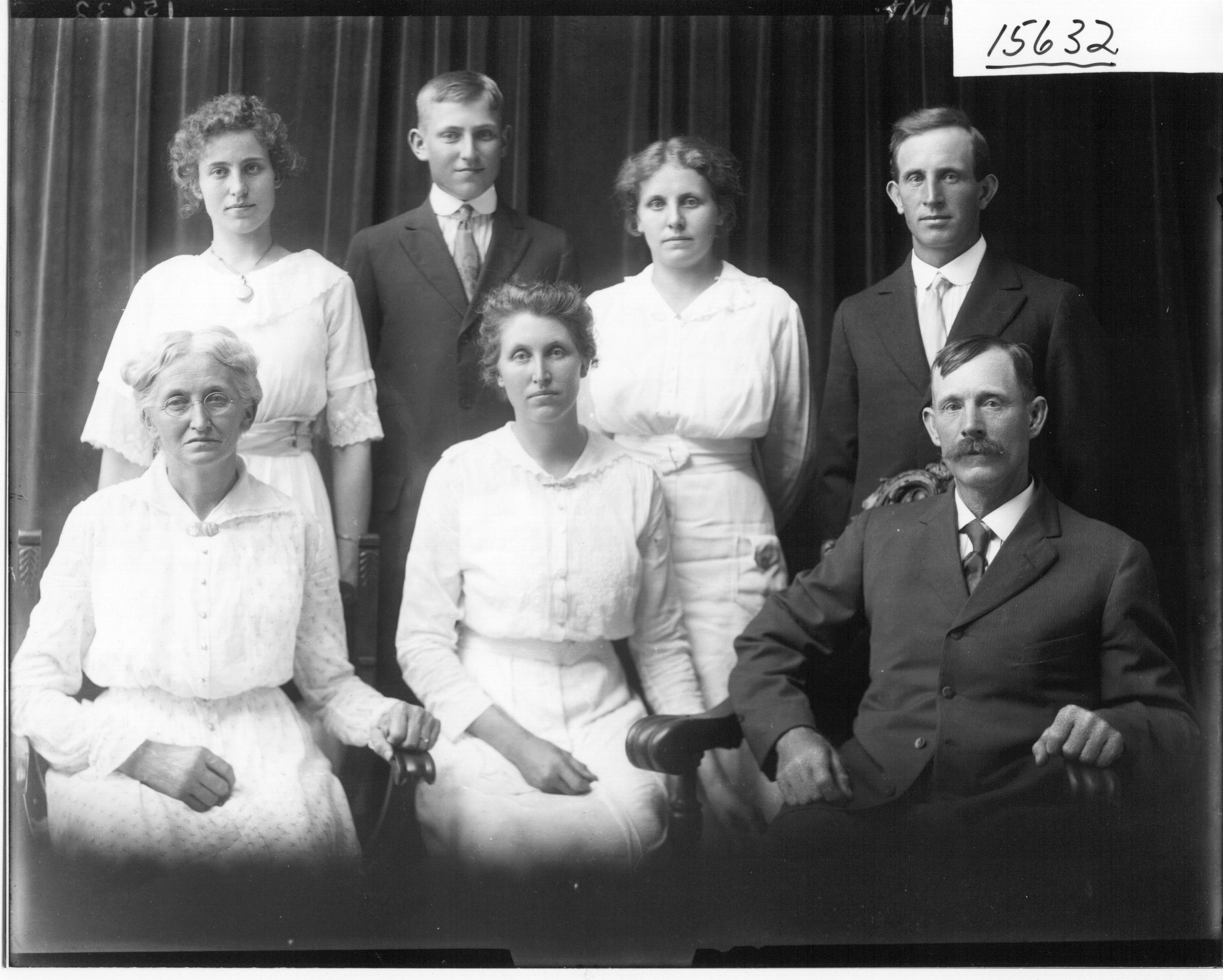 John Decker family portrait 1916 (3191462630)