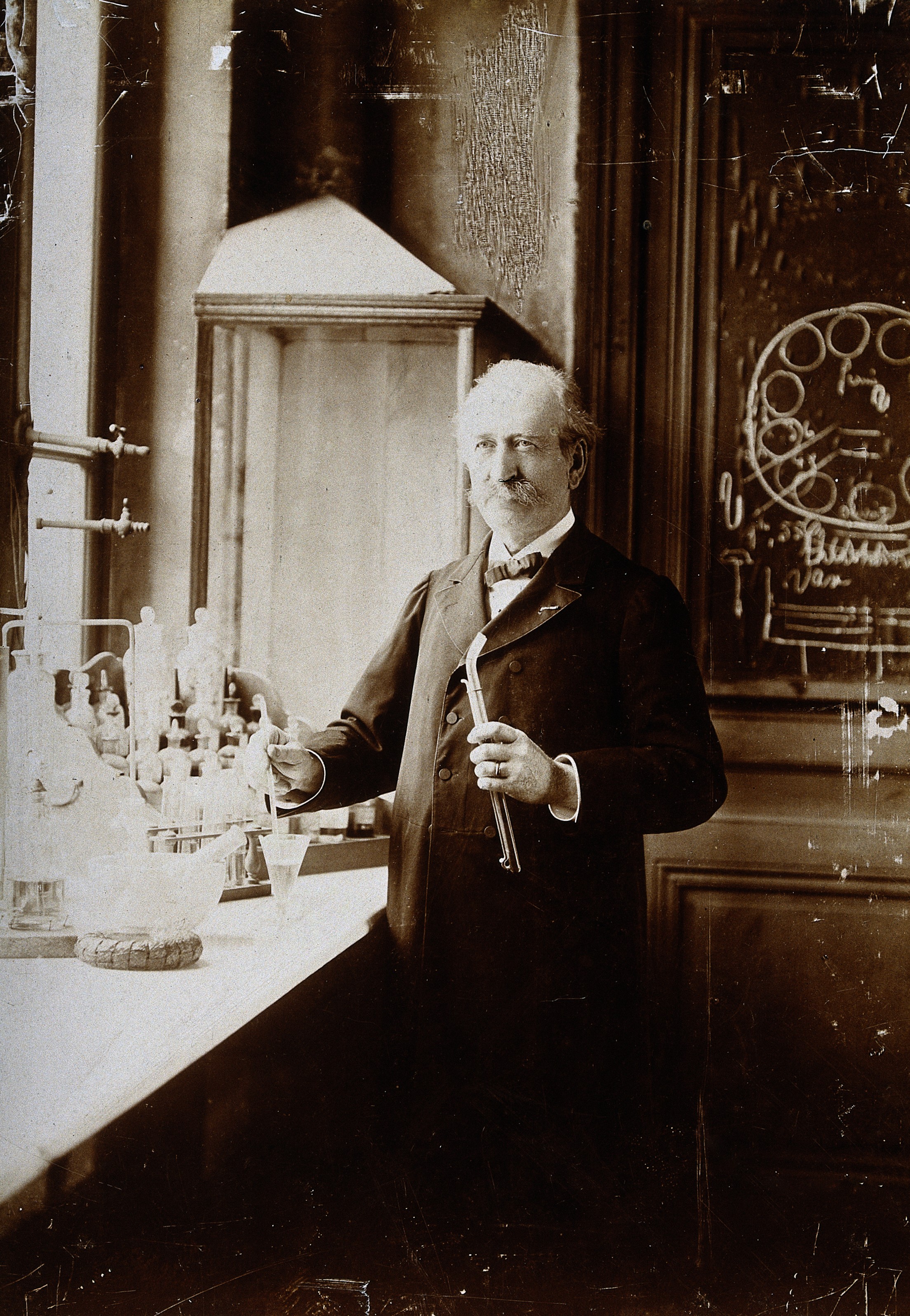 Jules Raulin. Photograph. Wellcome V0027058