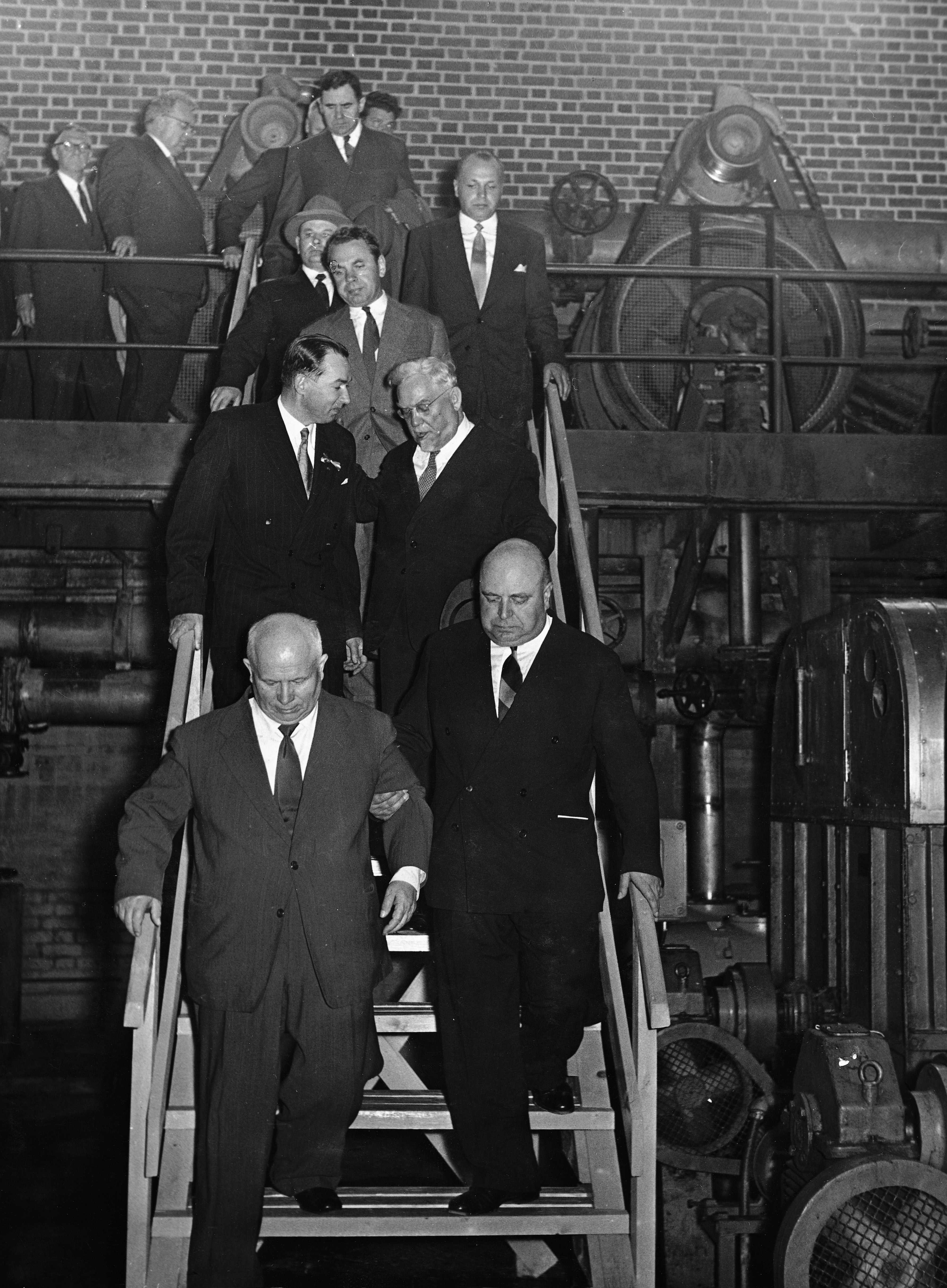 Juuso Walden and Khrushchev in Kaipola paper mill