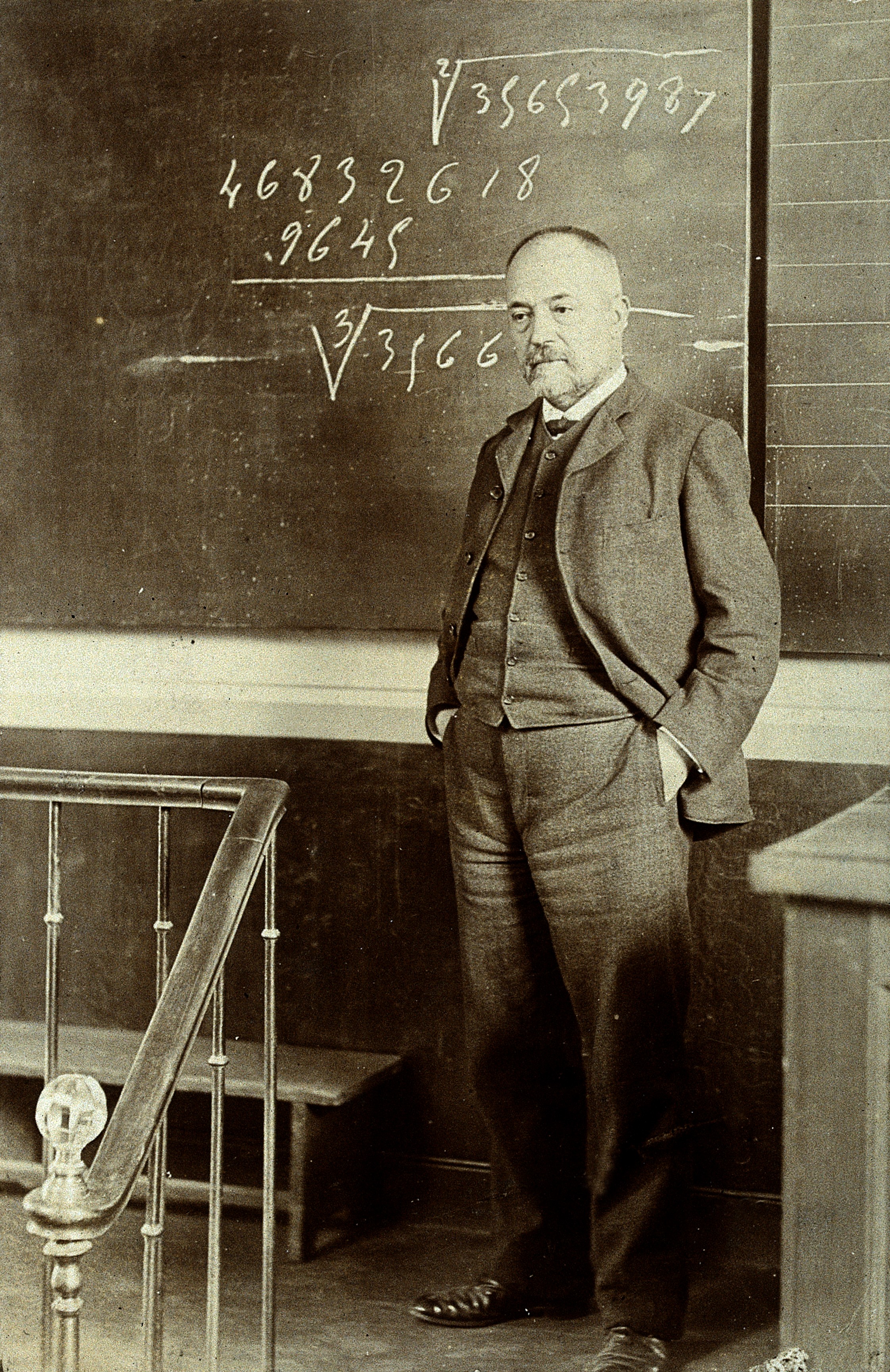 Léonce-Pierre Manouvrier. Photograph. Wellcome V0028164