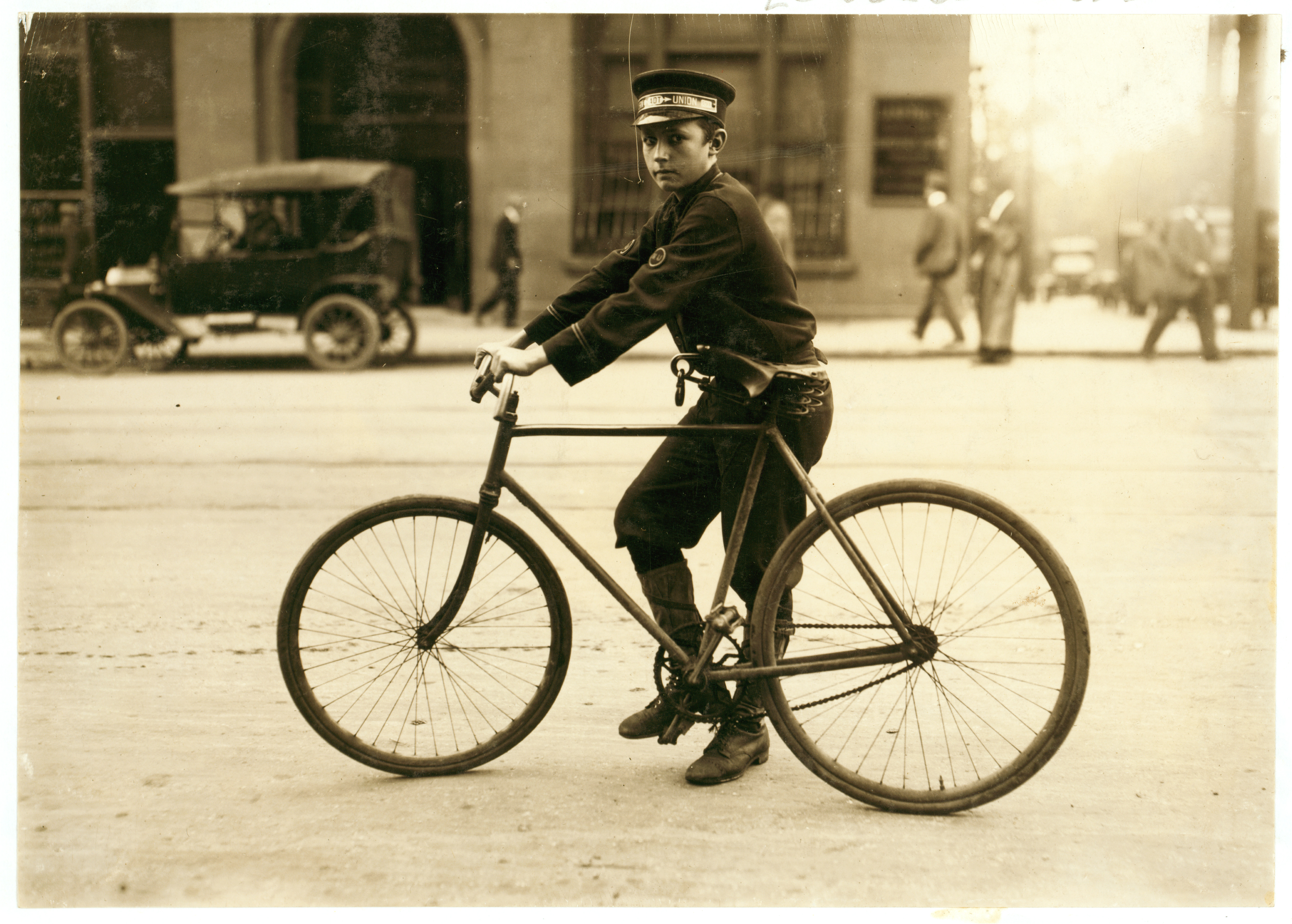 Lewis Hine, A typical bike messenger, Birmingham, Alabama, 1914