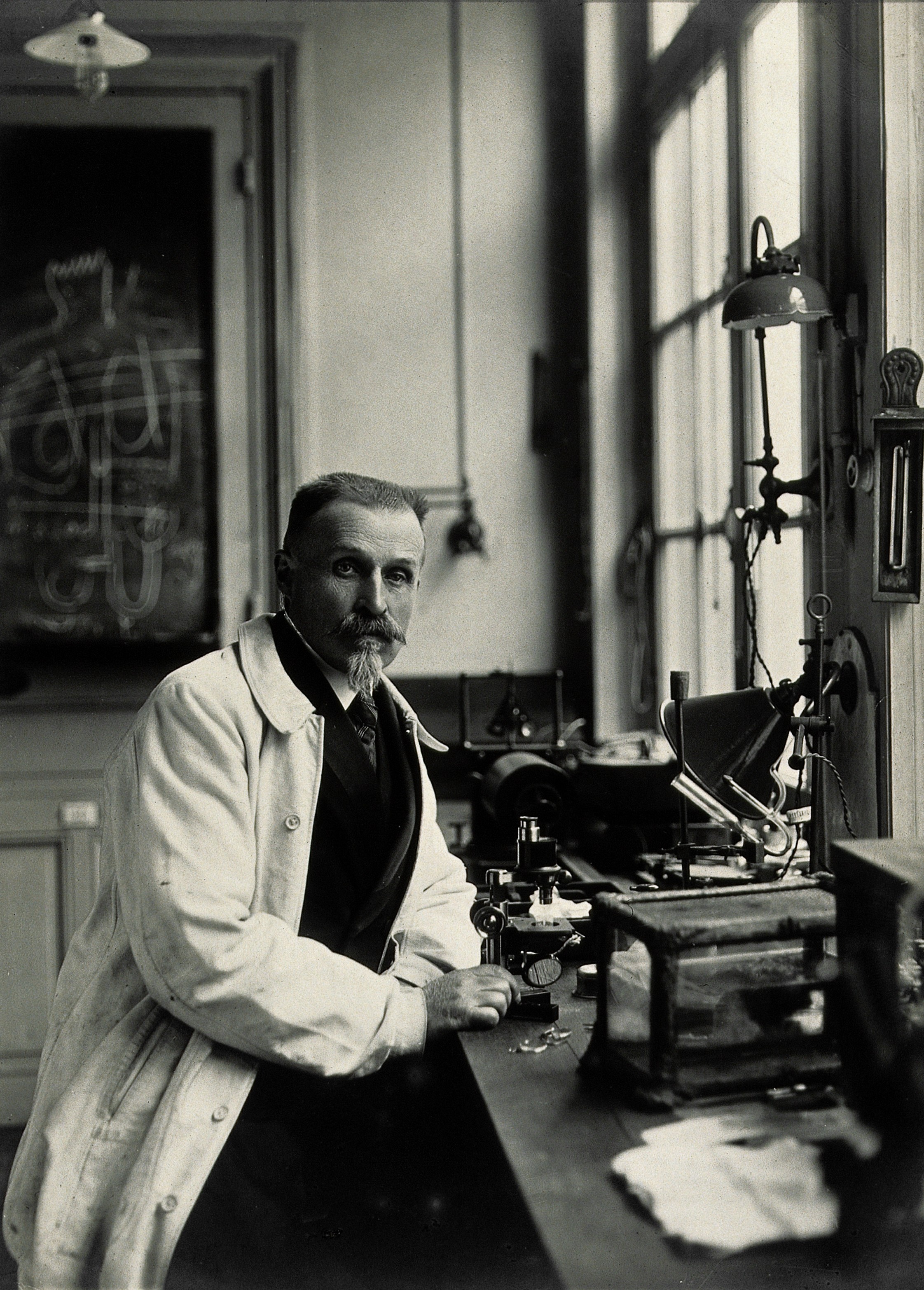 Louis Lapique. Photograph. Wellcome V0028153