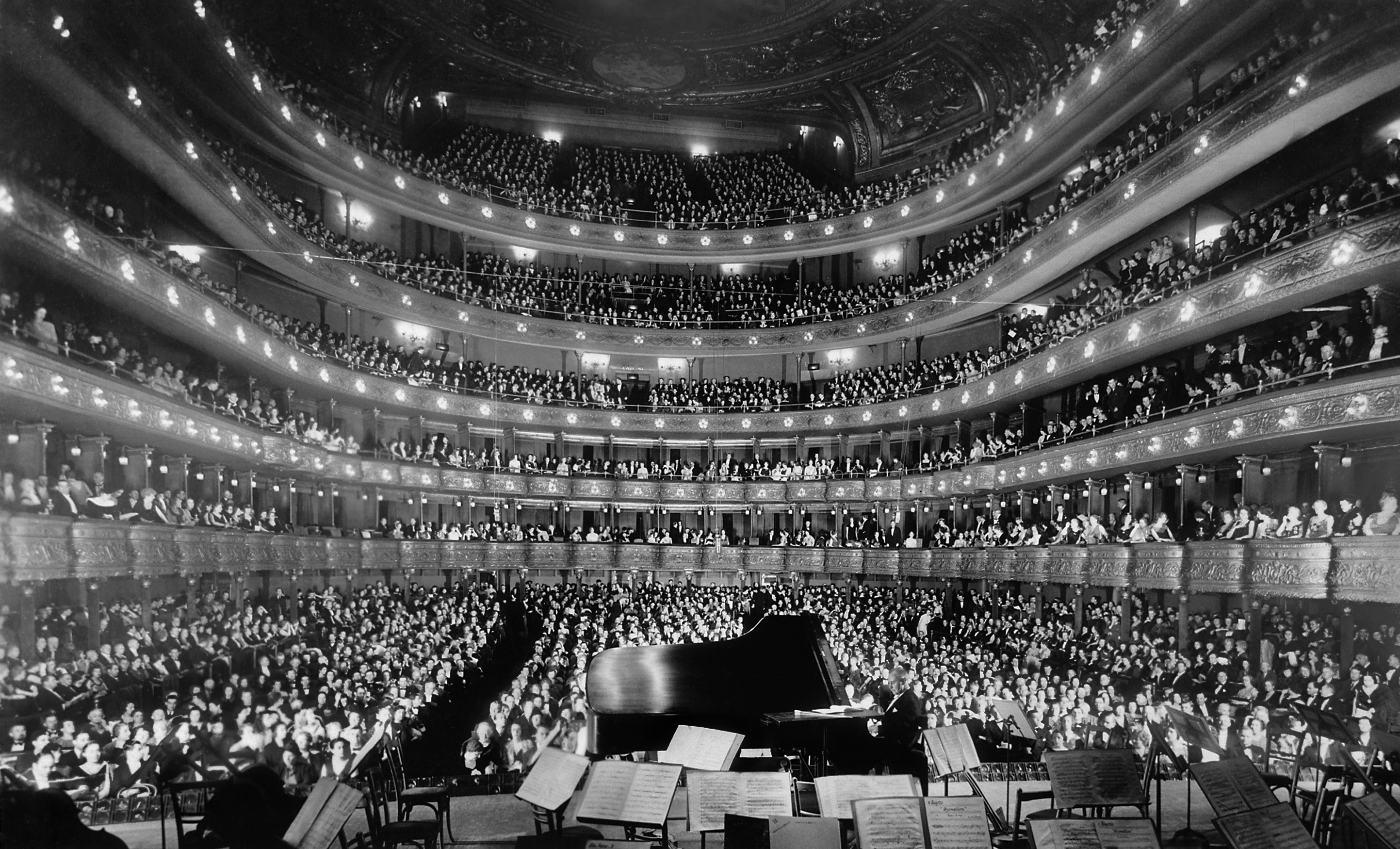 Metropolitan Opera House, a concert by pianist Josef Hofmann - NARA 541890 - Edit
