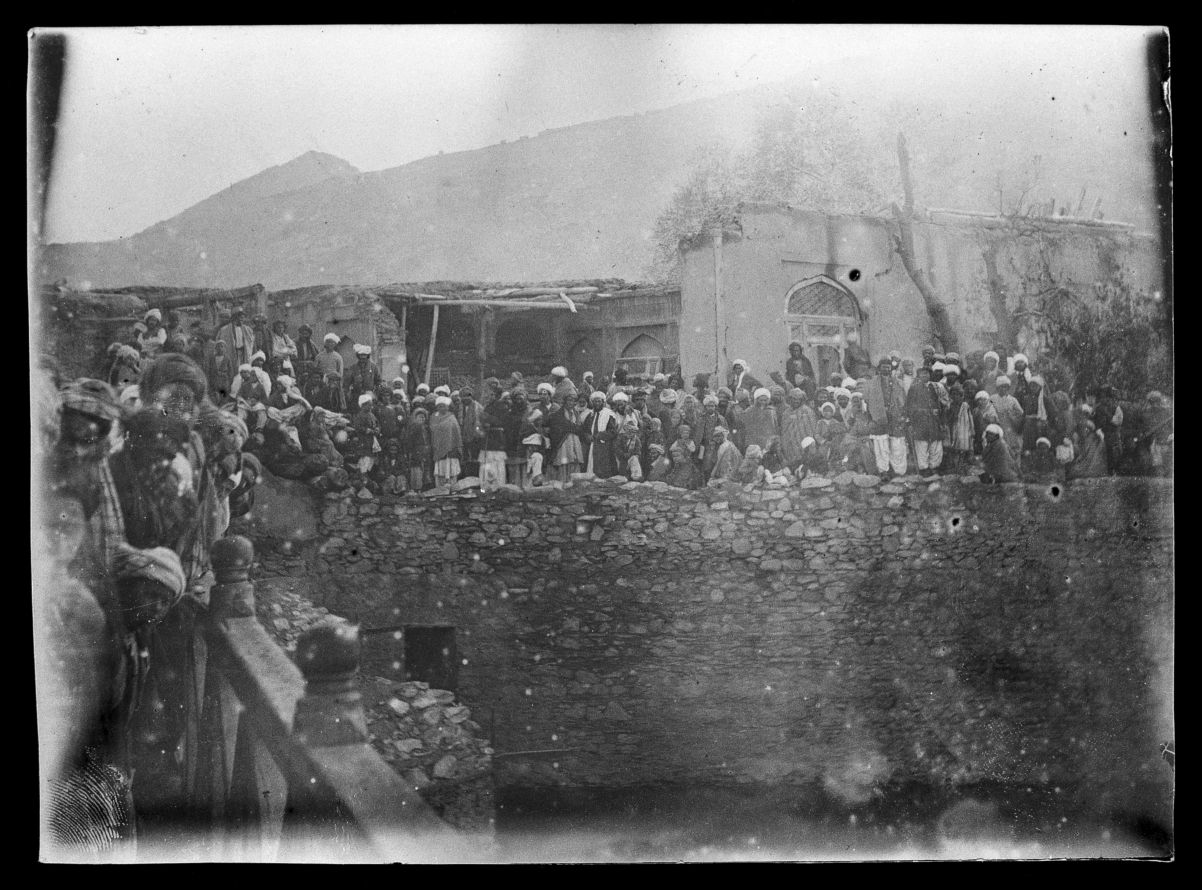 People on the bank of the Kabul River Wellcome L0038131
