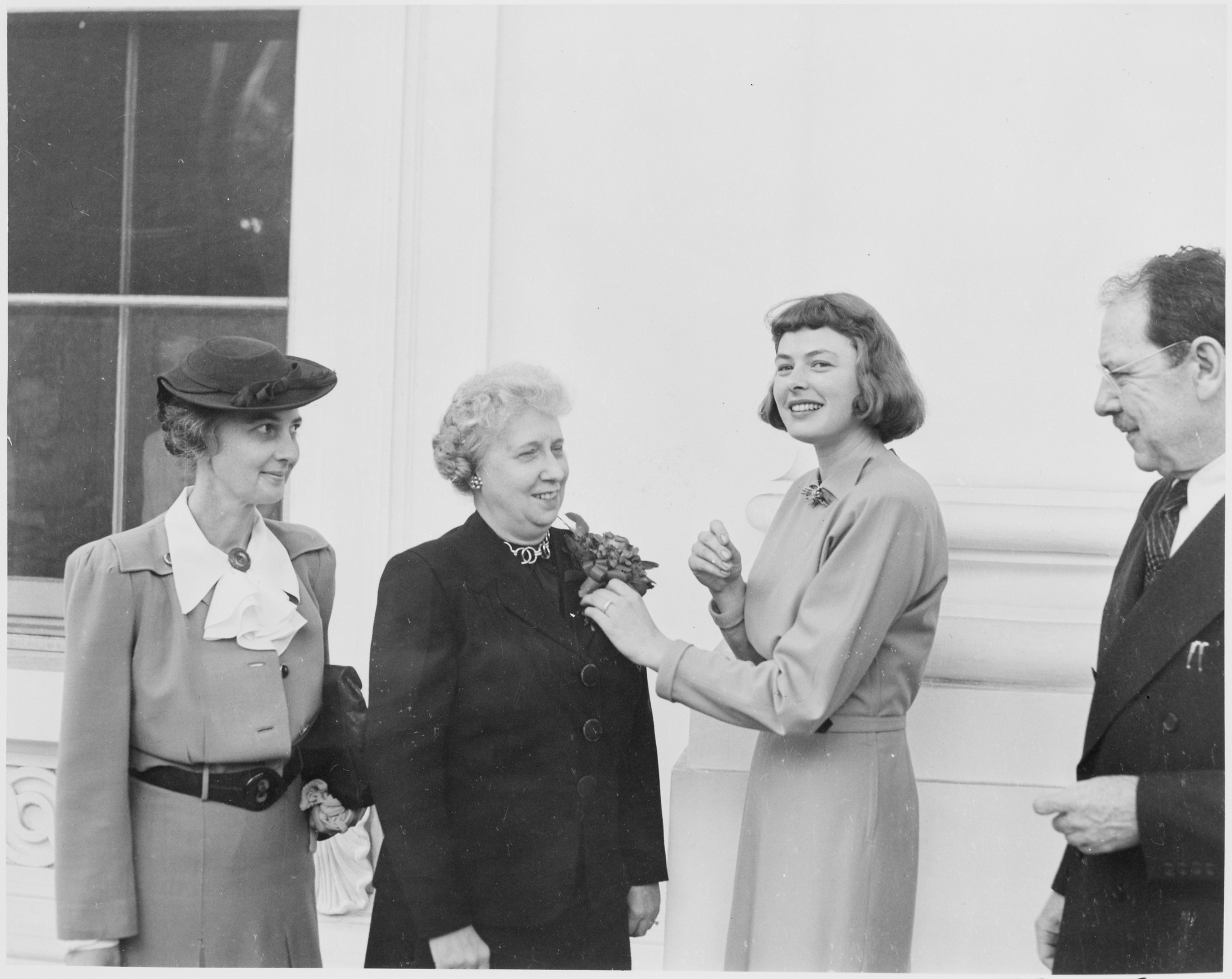 Photograph of First Lady Bess Truman receiving a community chest award and corsage from actress Ingrid Bergman, who... - NARA - 199439