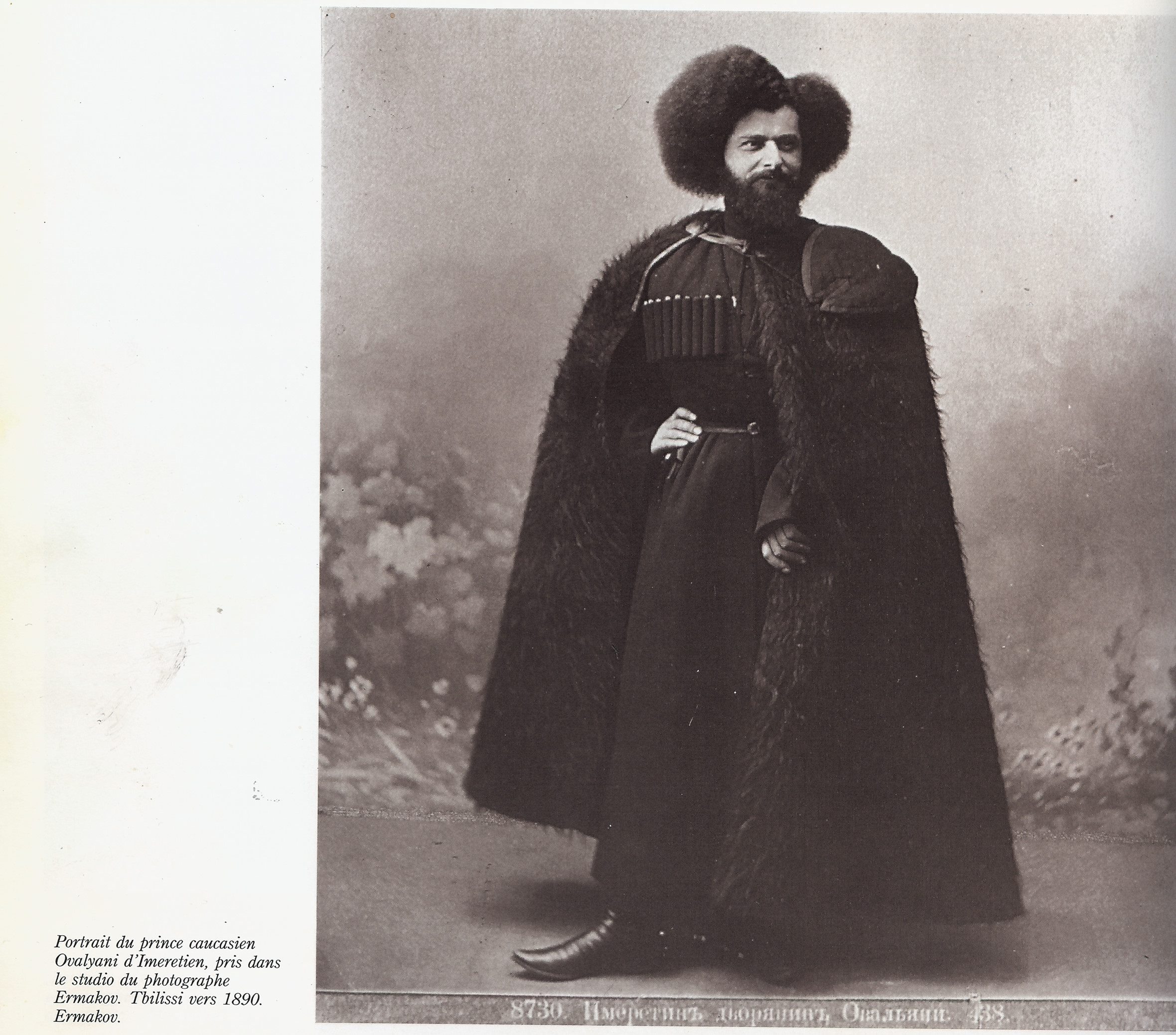 Portrait du prince caucasien Ovalyani dwImeretien, pris dans le studio du photographe Ermakov. Tbilissi vers 1890. Ermakov