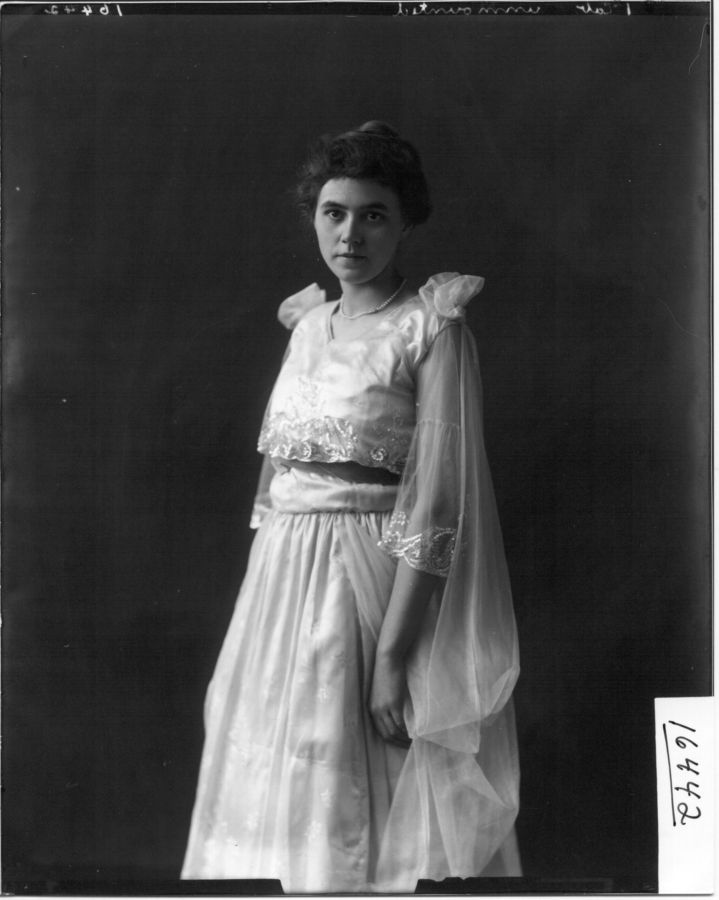 Portrait photograph of Vivian Ditts 1917 (3191652654)