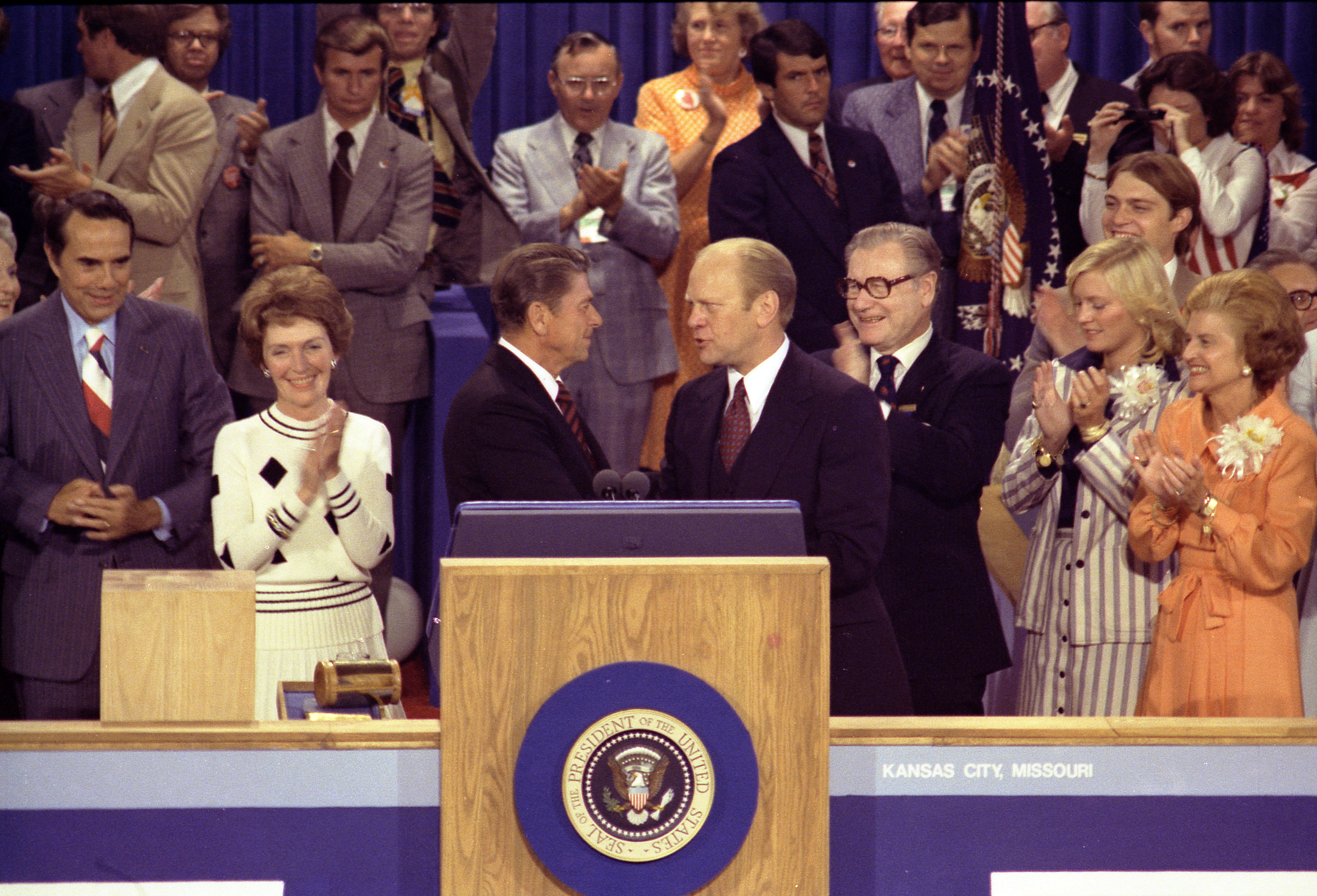 President Ford shakes hands with Ronald Reagan - NARA - 7027916