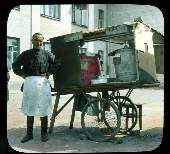 1931. Продавец напитков