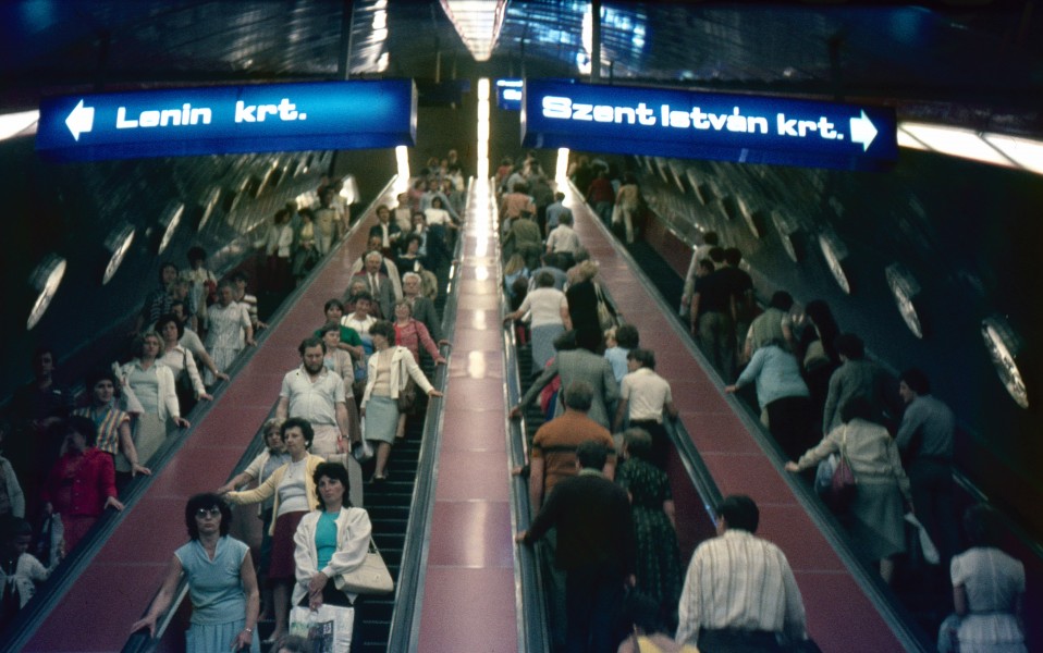A Nyugati pályaudvar metróállomás mozgólépcsője. Fortepan 75608