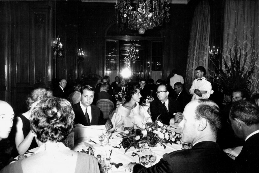 A photo of fashion journalist Marie-Jacques Perrier at the Plaza Athénée hotel in 1962.