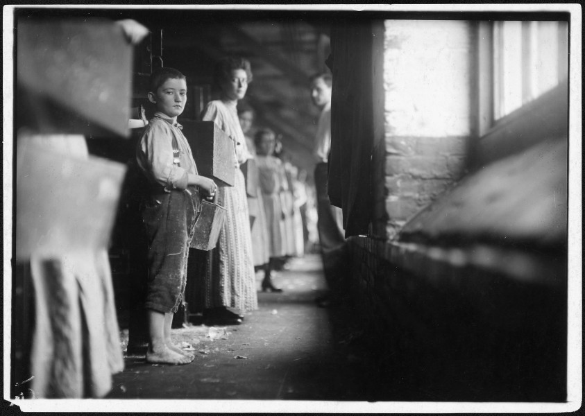 A regular worker (doffer) in Richmond Spinning Mills. Photo during working hours. Chattanooga, Tenn. - NARA - 523363