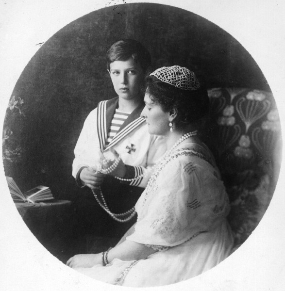 Alexandra Feodorovna with her son