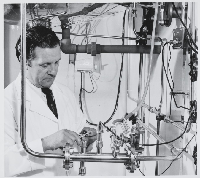 Bacteriology; photo of Fred Woolhouse Wellcome L0046119