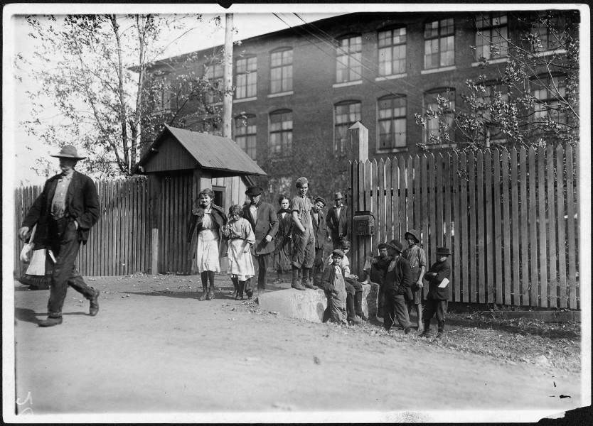 Coming out at noon, Merrimac Mills. All workers, even the boys at the side of the gate. Huntsville, Ala. - NARA - 523350