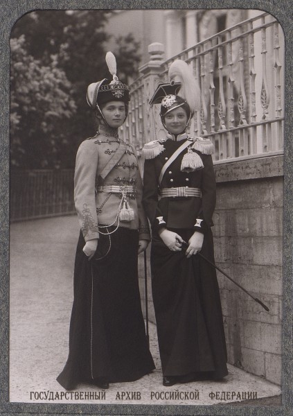 Великие княжны Ольга и Татьяна Николаевны 1910