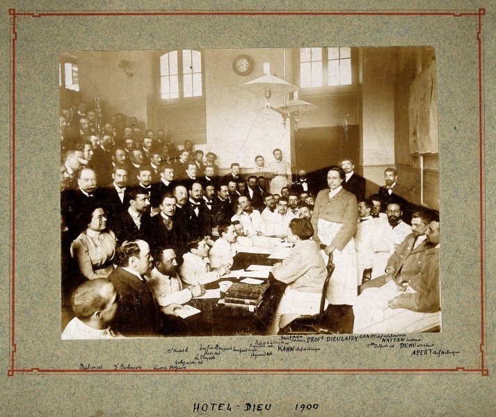 Dieulafoy with his assistants and students during a lecture Wellcome V0028217