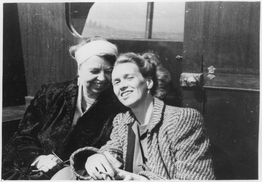 Eleanor Roosevelt and Anna Roosevelt - NARA - 195583