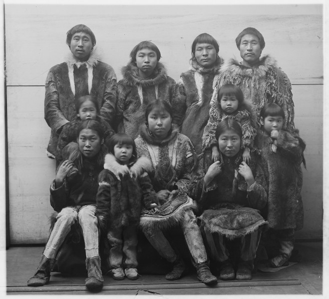 Eskimo group - NARA - 523819