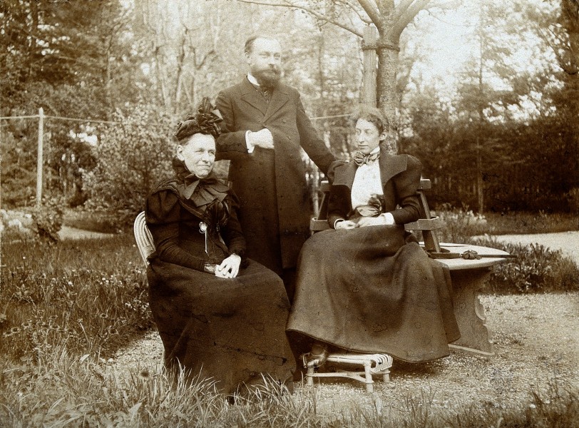 Frederick Belding Power, Frau Flückiger and Marie Flückiger. Wellcome V0027689