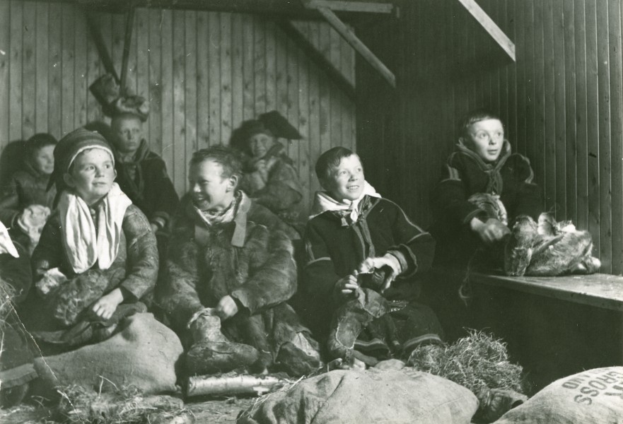 Group of sami children photographed indoors (Elisabeth Meyer)