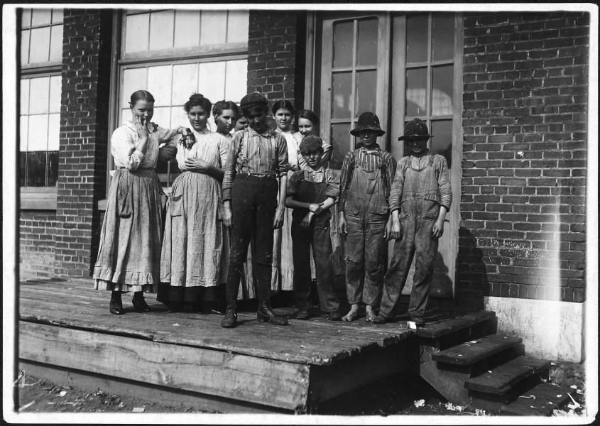Group of workers in Central Mills. Sylacauga, Ala. - NARA - 523361