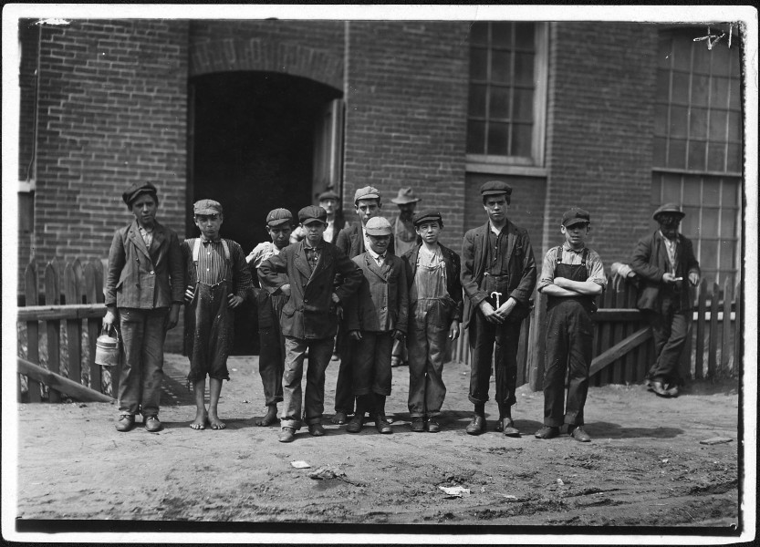 Group of workers in the Sagamore Mfg. Co. Fall River, Mass. - NARA - 523443