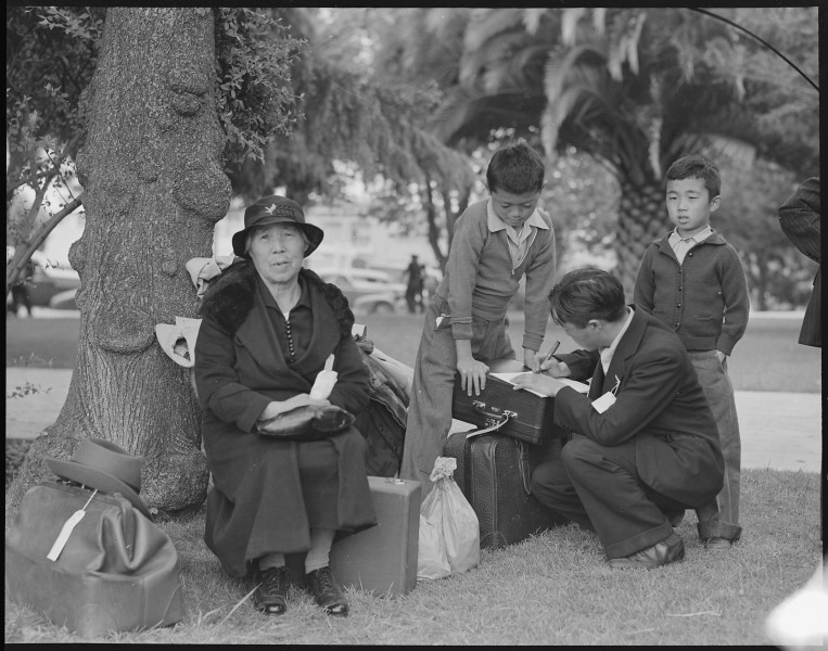 Hayward, California. Writing a letter to a brother in Texas as an evacuee family awaits evacuation . . . - NARA - 537519