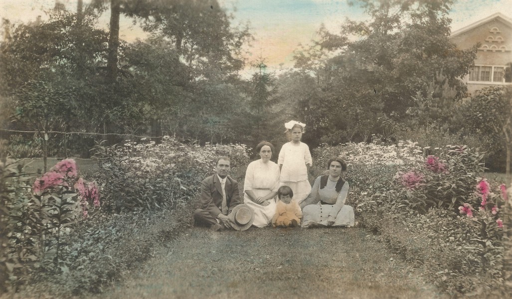 Heaney Family 1911