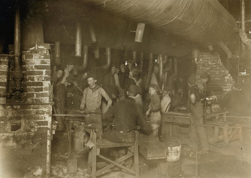 Hine - Indiana glassworks night scene, 1908 2