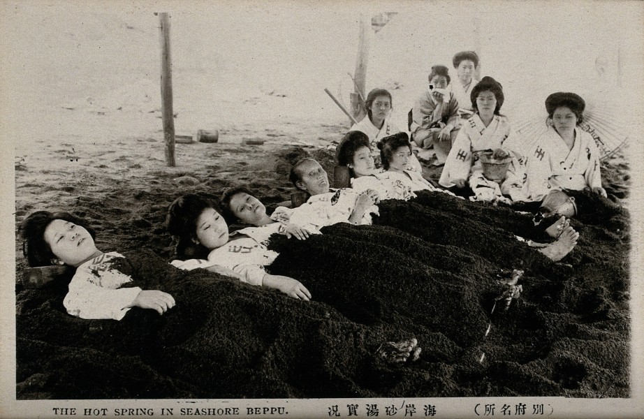 Japanese ladies taking a sand bath, Beppr Wellcome V0049854