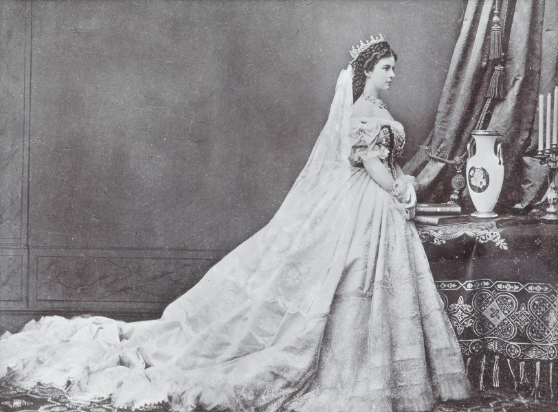 Kaiserin Elisabeth in der ungarischen Krönungsrobe c1867