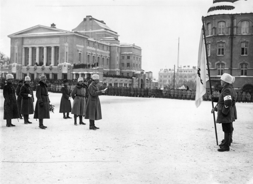 Kenraali Mannerheim puhuu vapaussodan alkamisen muistokatselmuksessa Tampereella 30.1.1919 (26901633001)