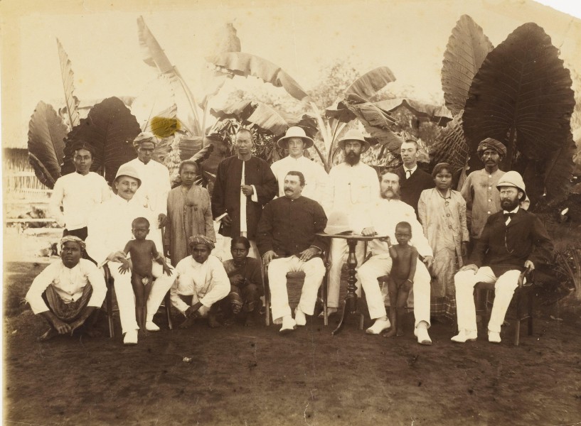 KITLV - 40323 - Stafhell & Kleingrothe - Medan - Management staff in a plantation in Deli - circa 1890