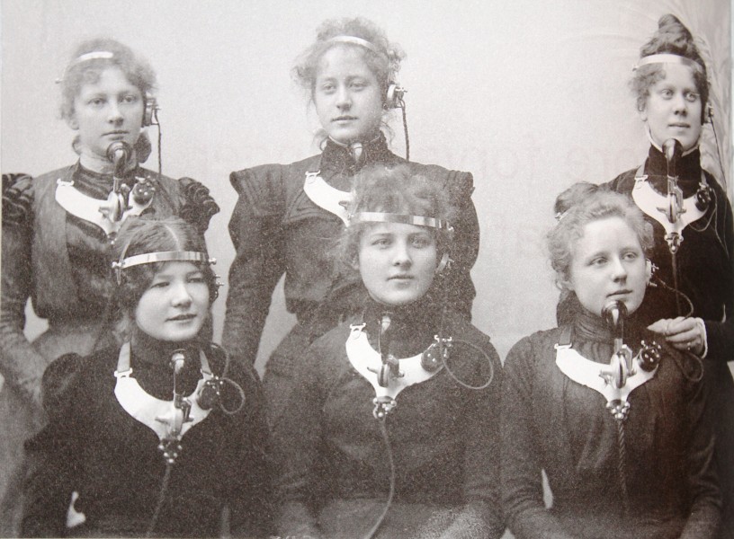 Kristiania telefonsentral headsets 1899